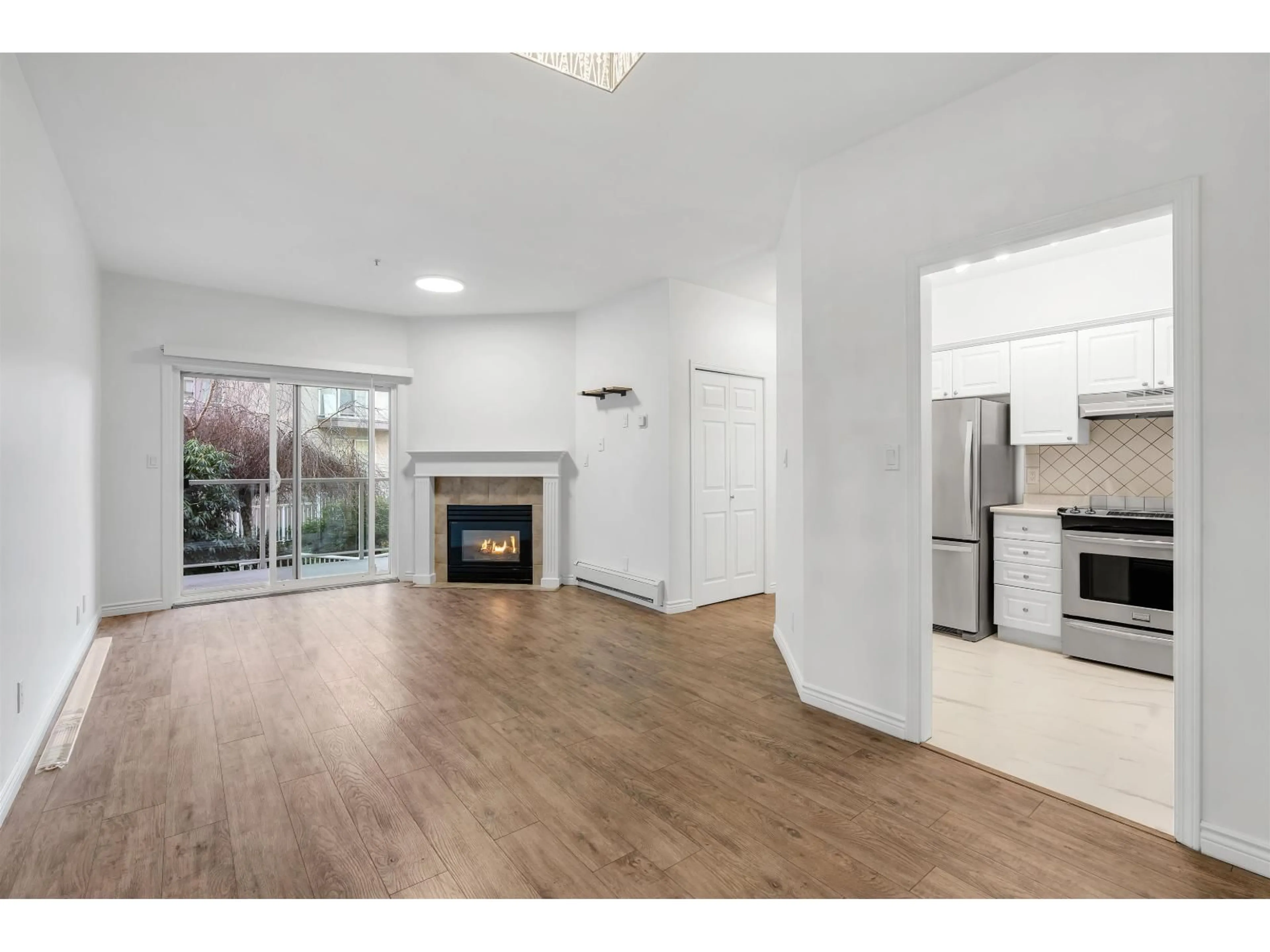 Unknown for 203 - 8142 120A STREET, Surrey British Columbia V3W0N1