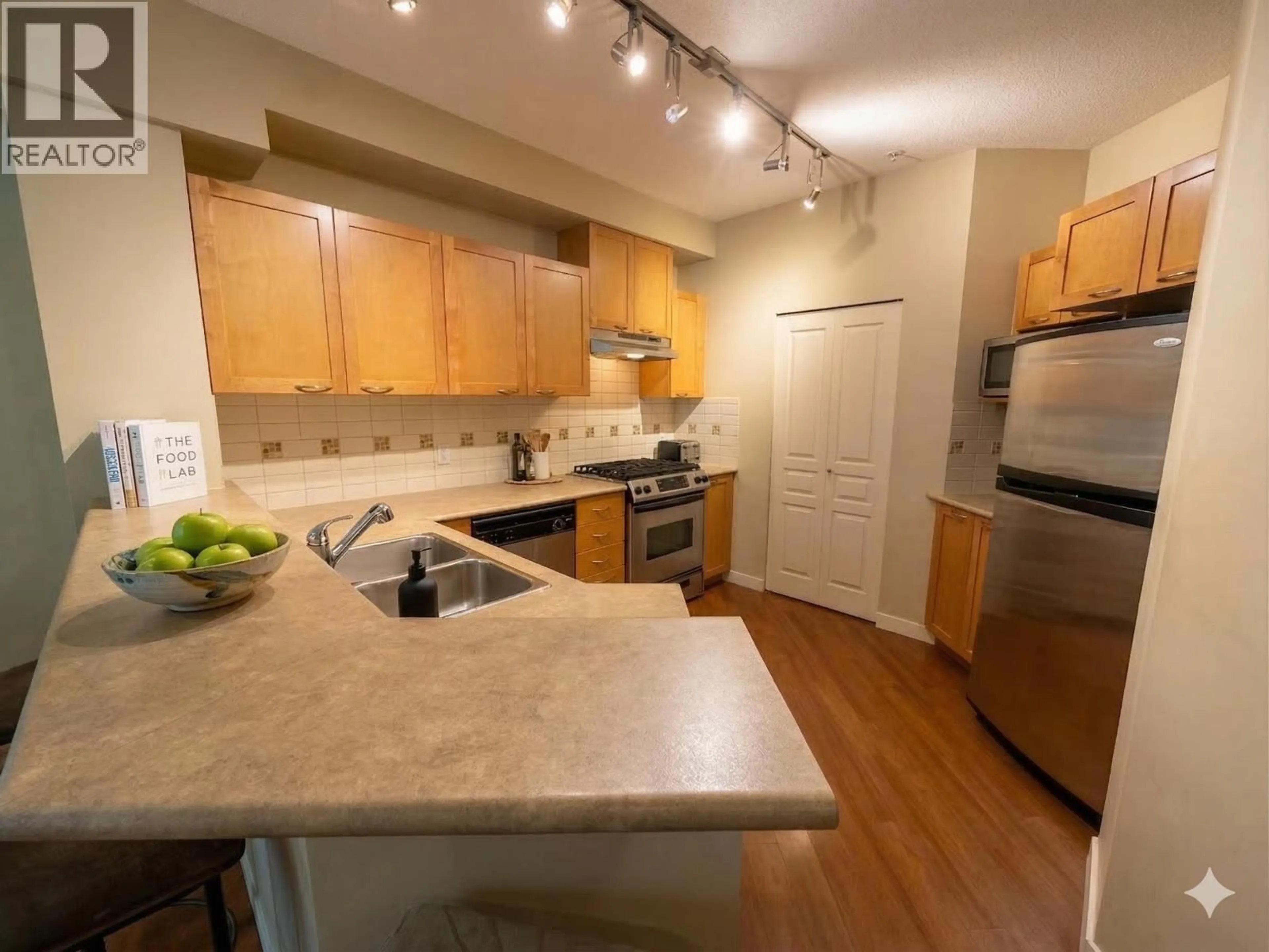 Standard kitchen, unknown for 111 - 2969 WHISPER WAY, Coquitlam British Columbia V3E3S8