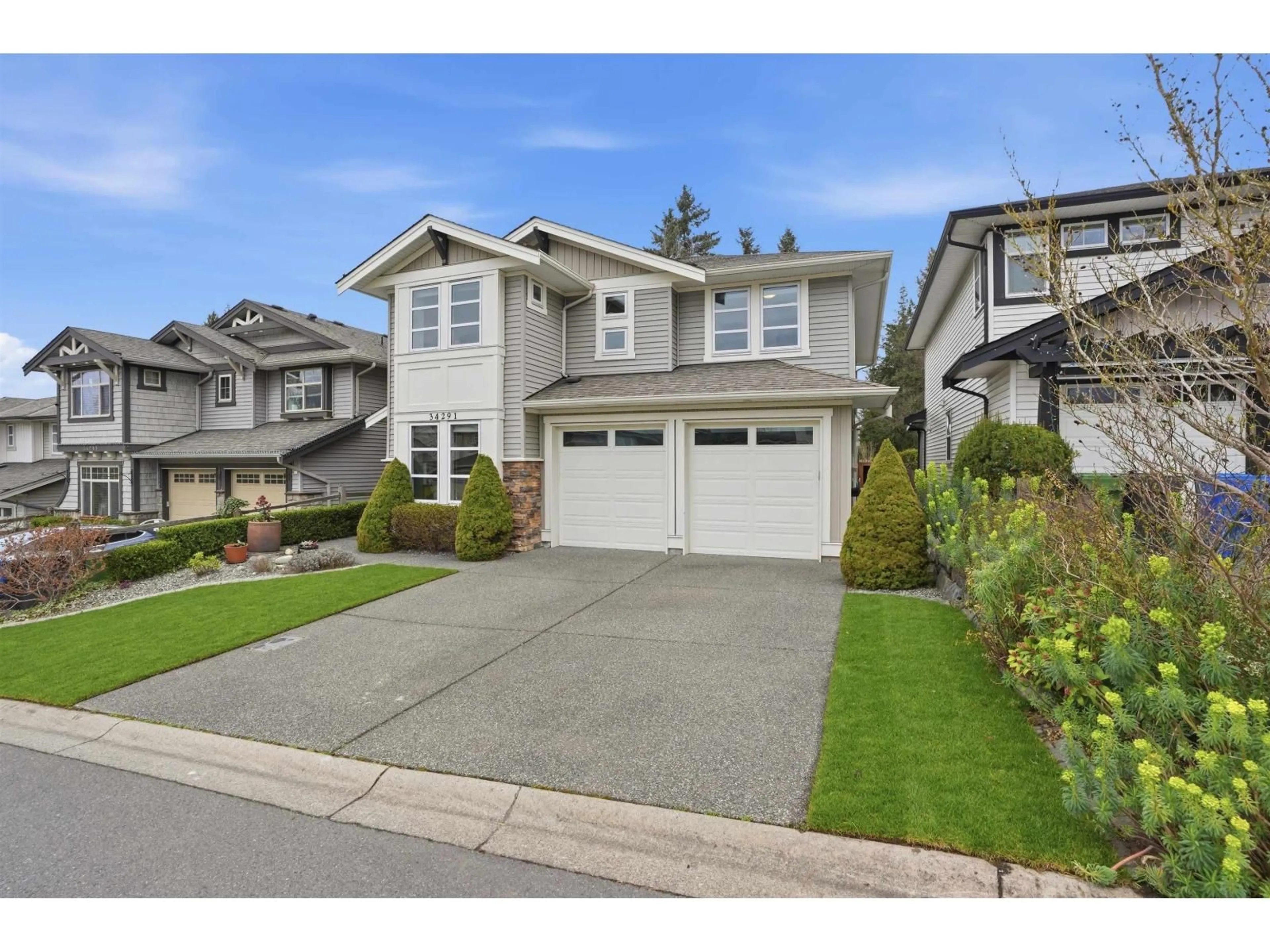 Home with vinyl exterior material, street for 34291 LUKIV TERRACE, Abbotsford British Columbia V2S0E5