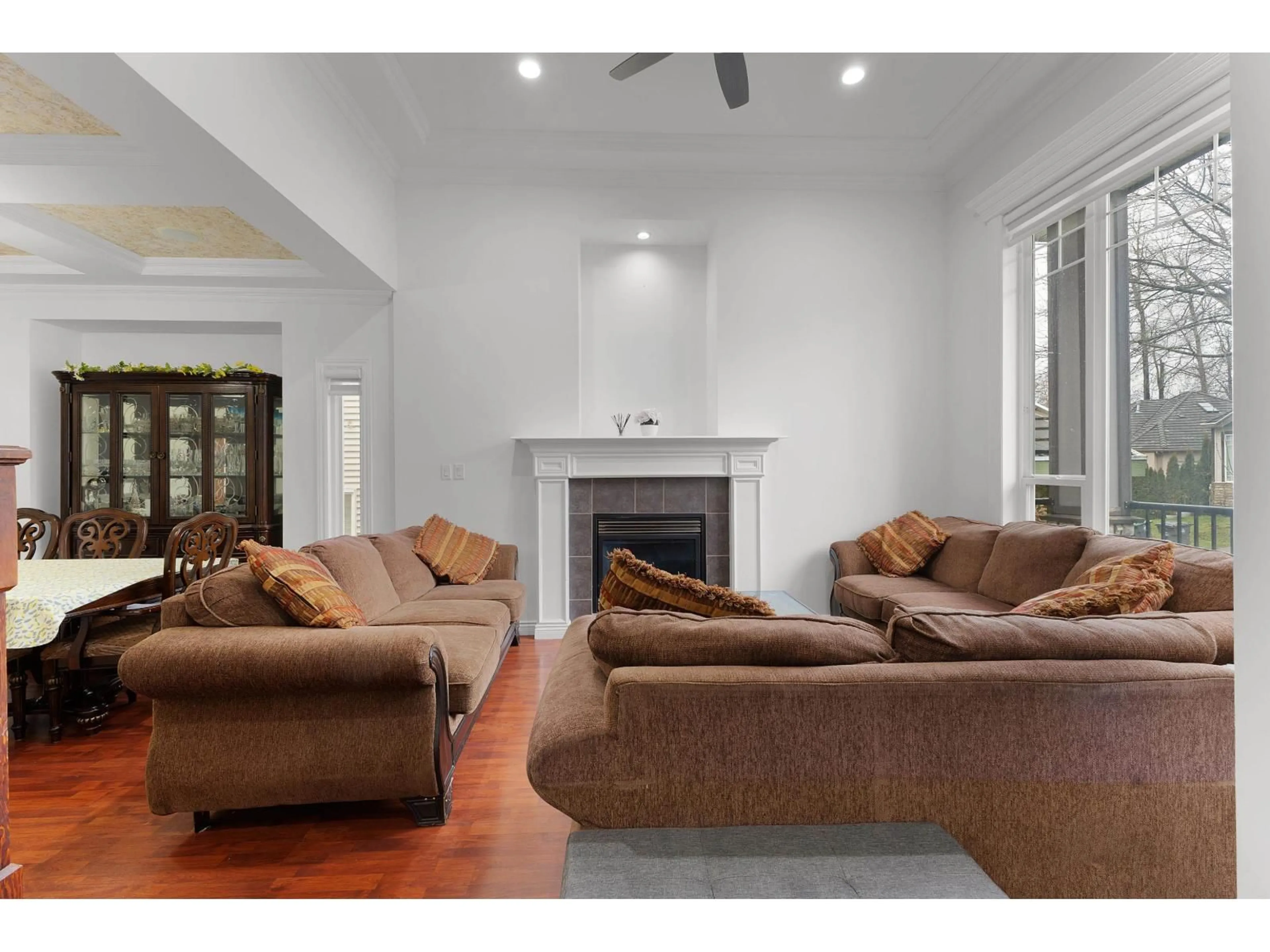 Living room with furniture, unknown for 5835 139 STREET, Surrey British Columbia V3X3S2