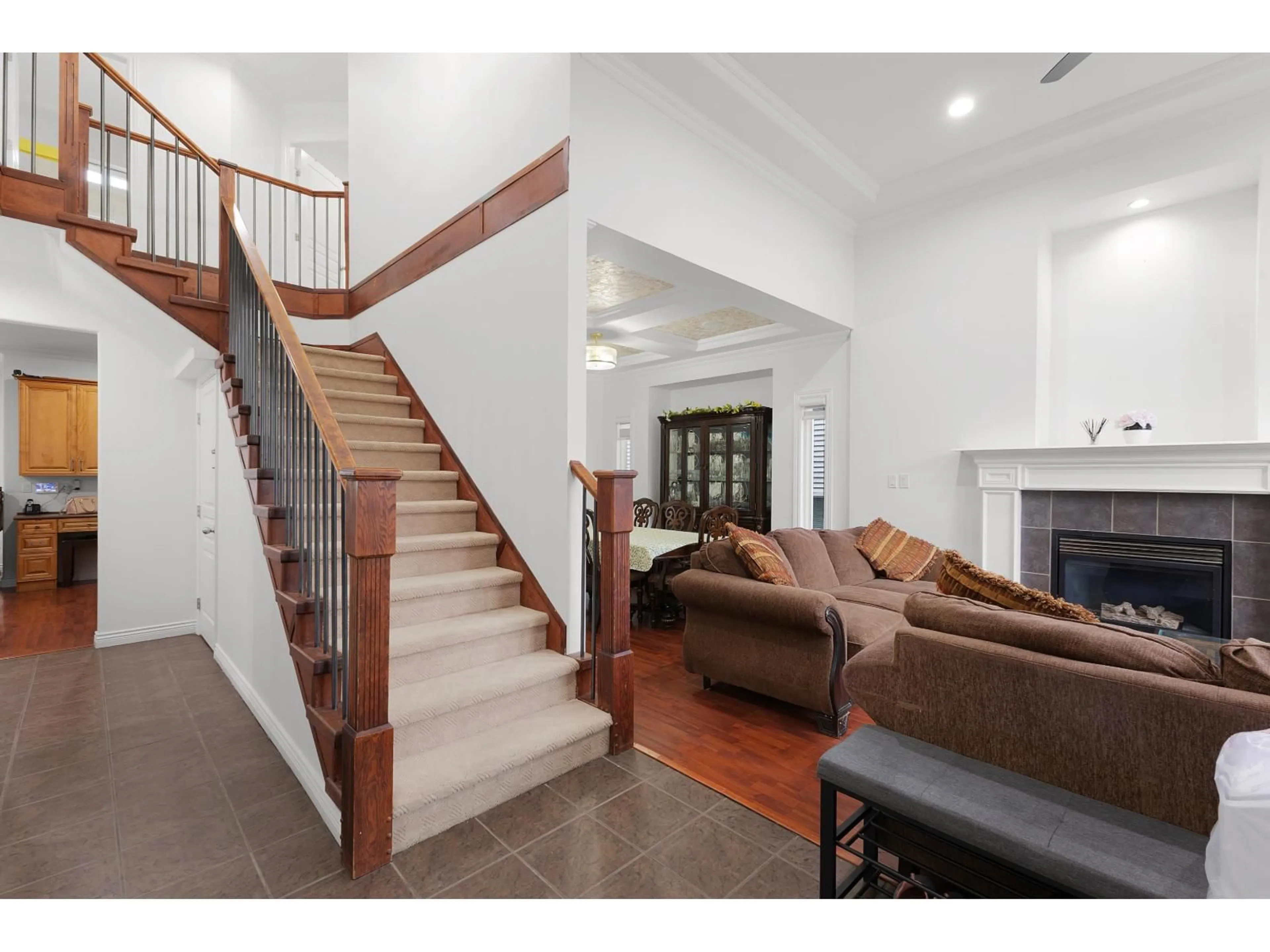 Indoor foyer for 5835 139 STREET, Surrey British Columbia V3X3S2