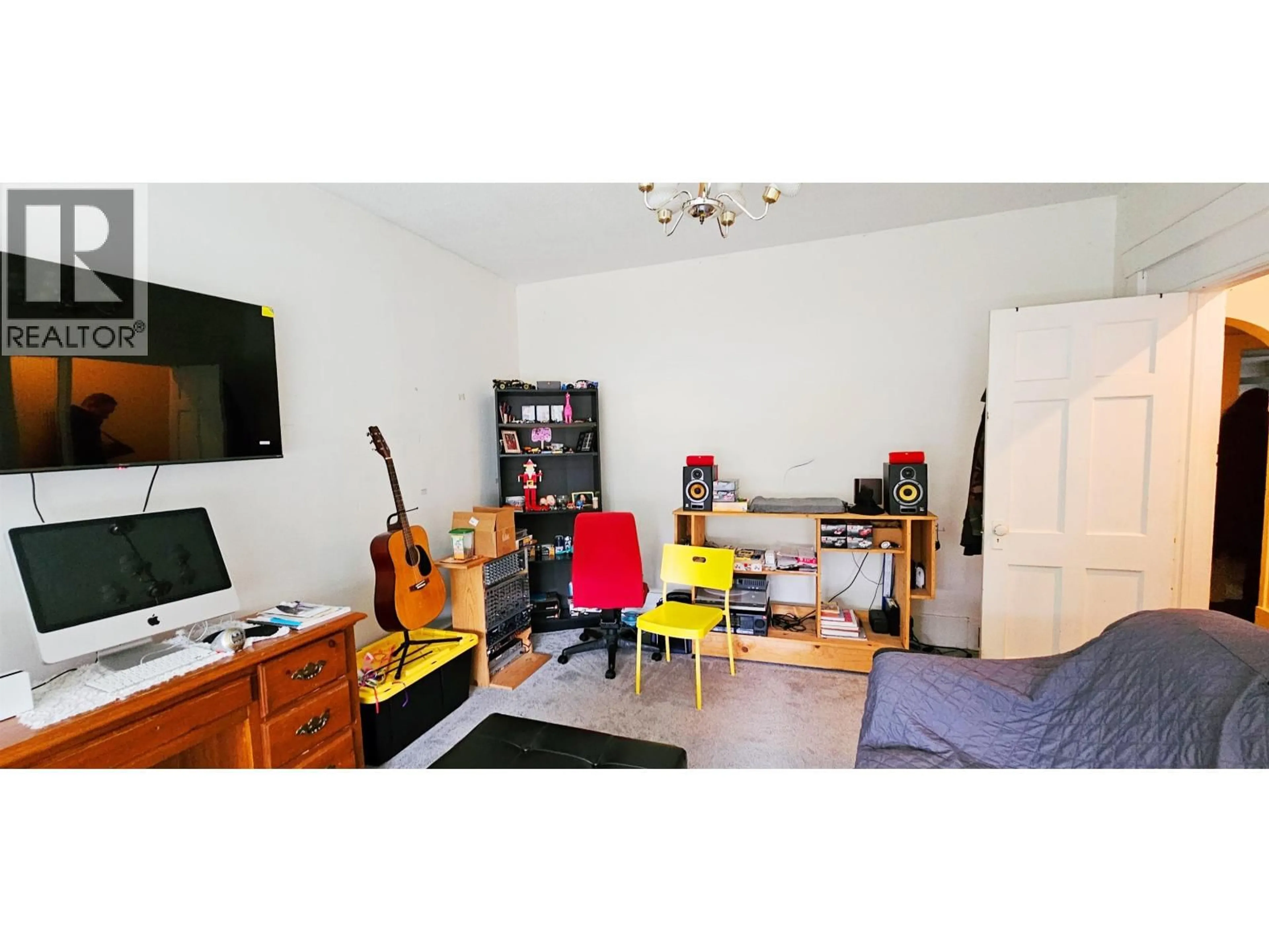 A pic of a room for 3161 6TH AVENUE, Vancouver British Columbia V6K1X5