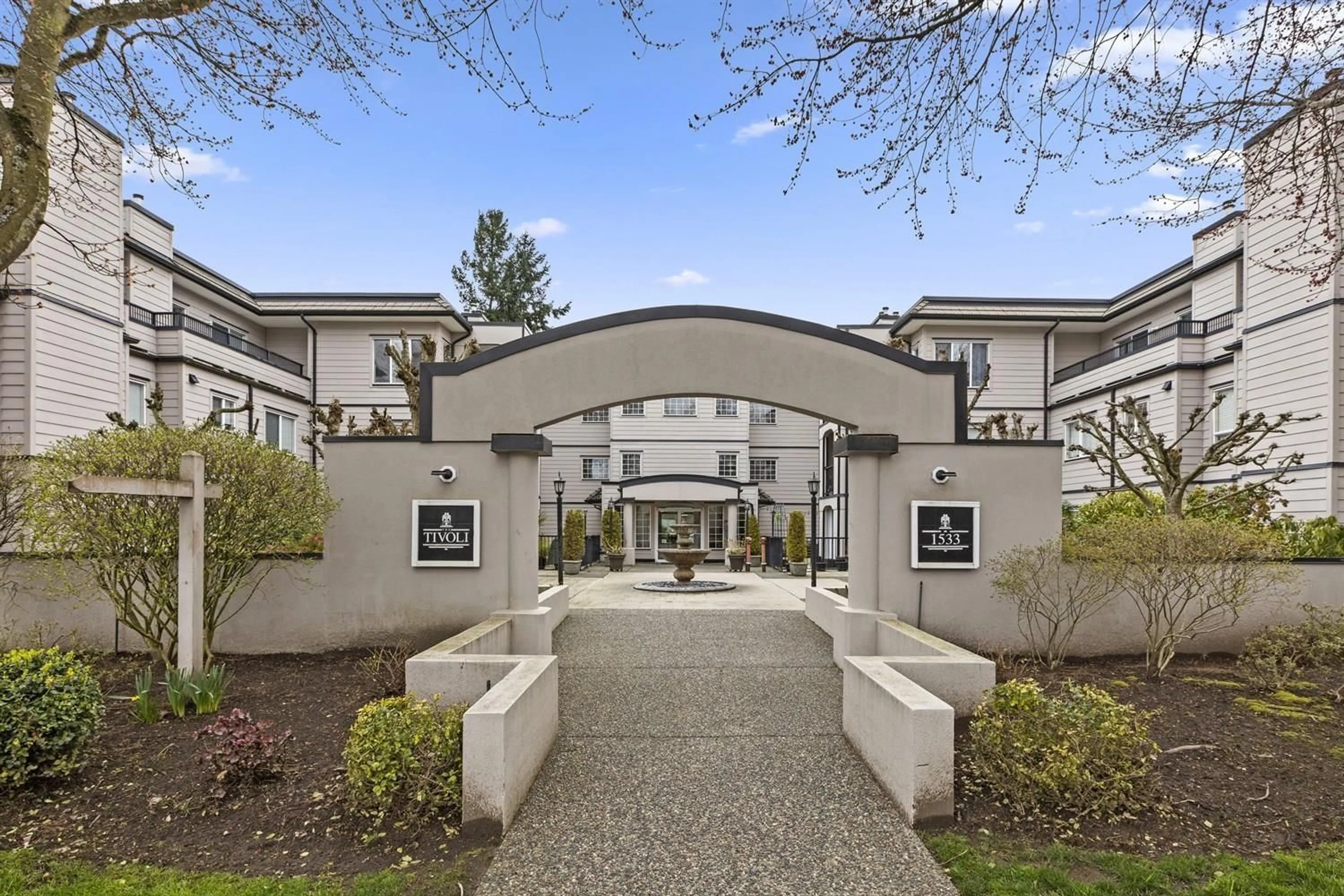 Indoor foyer for 204 - 1533 BEST STREET, White Rock British Columbia V4B4E9