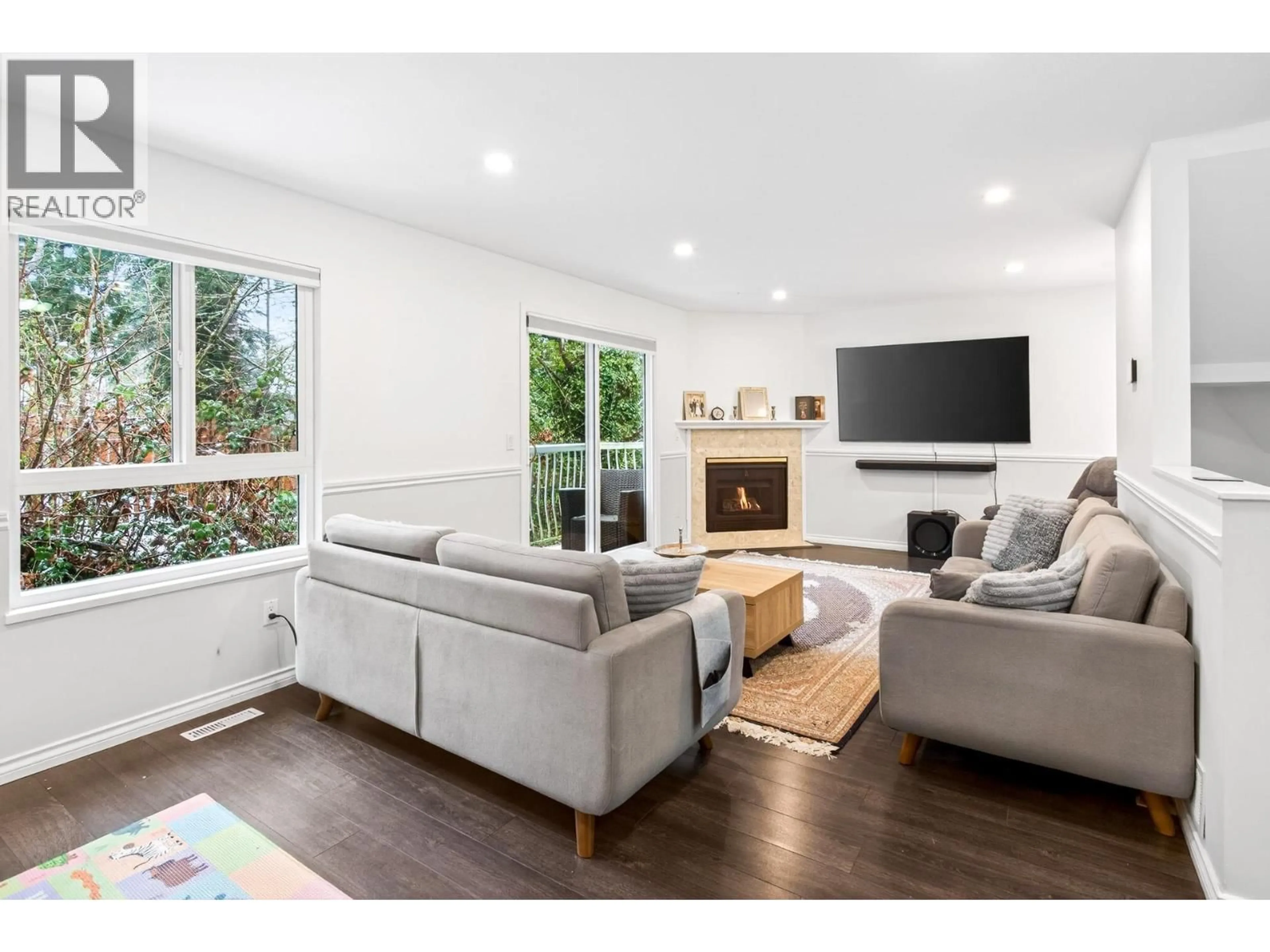 Living room with furniture, wood/laminate floor for 40 - 1355 CITADEL DRIVE, Port Coquitlam British Columbia V3C5X6