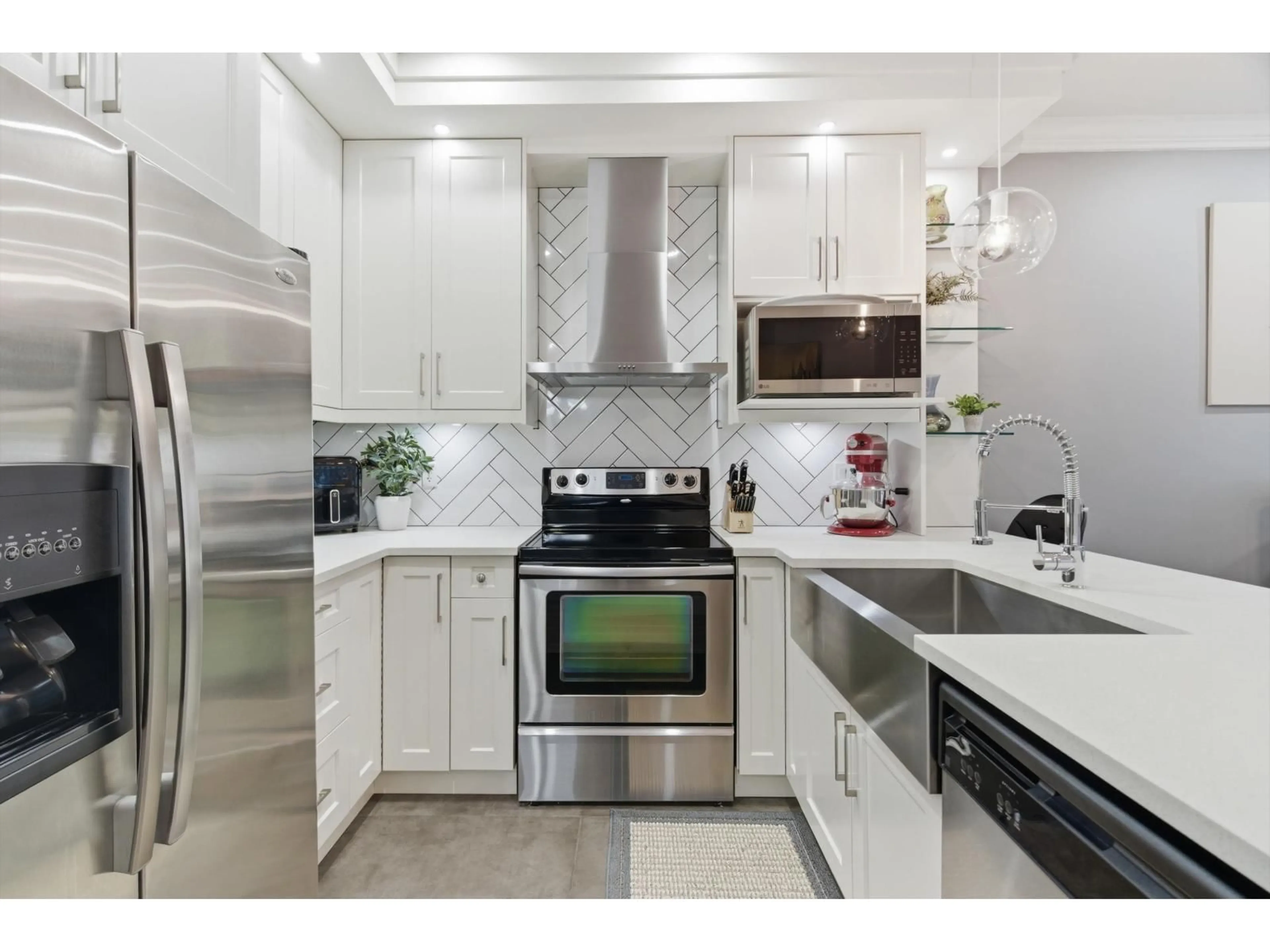 Contemporary kitchen, ceramic/tile floor for 36 - 6299 144 STREET, Surrey British Columbia V3X1A2