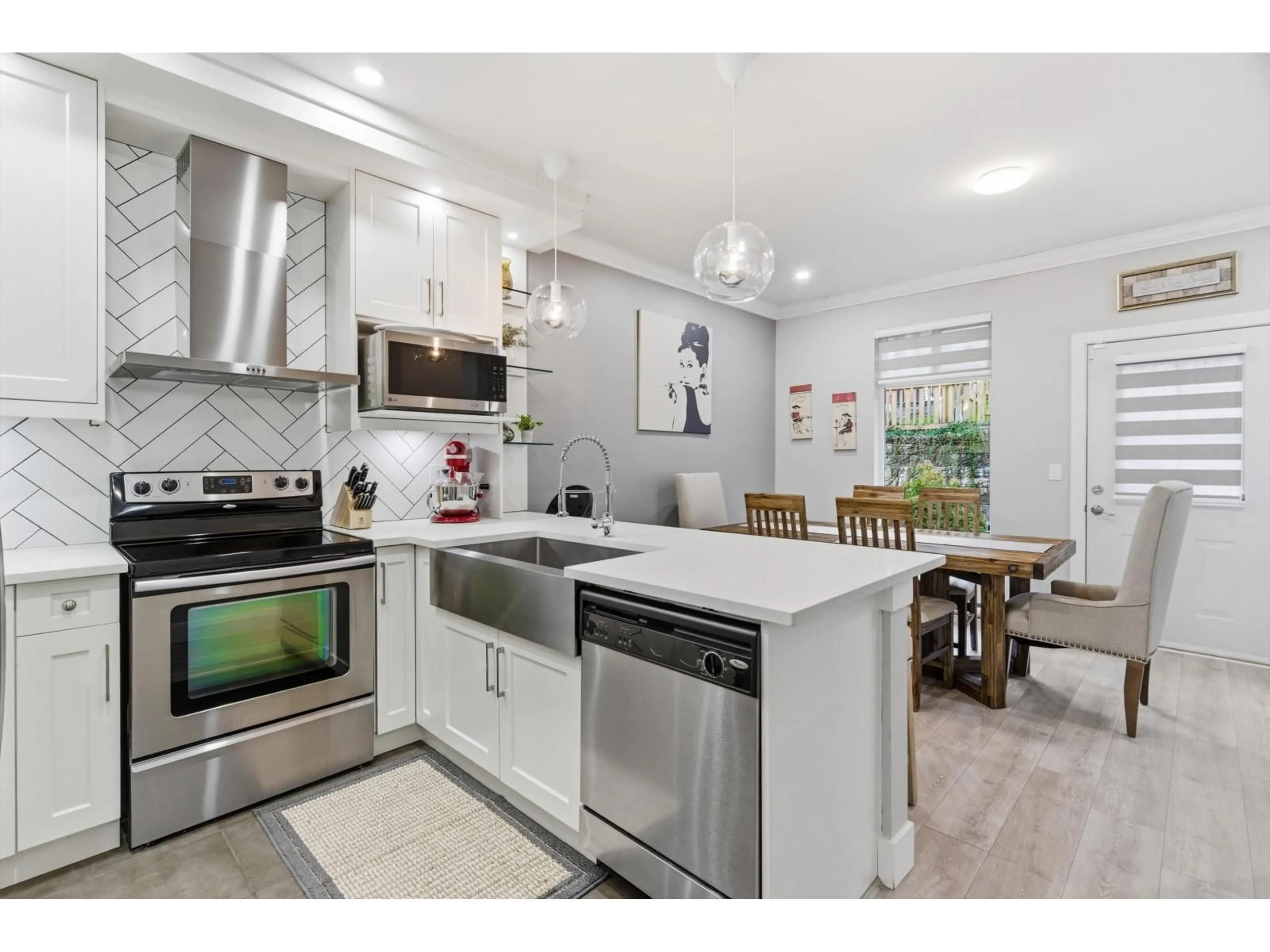 Open concept kitchen, ceramic/tile floor for 36 - 6299 144 STREET, Surrey British Columbia V3X1A2