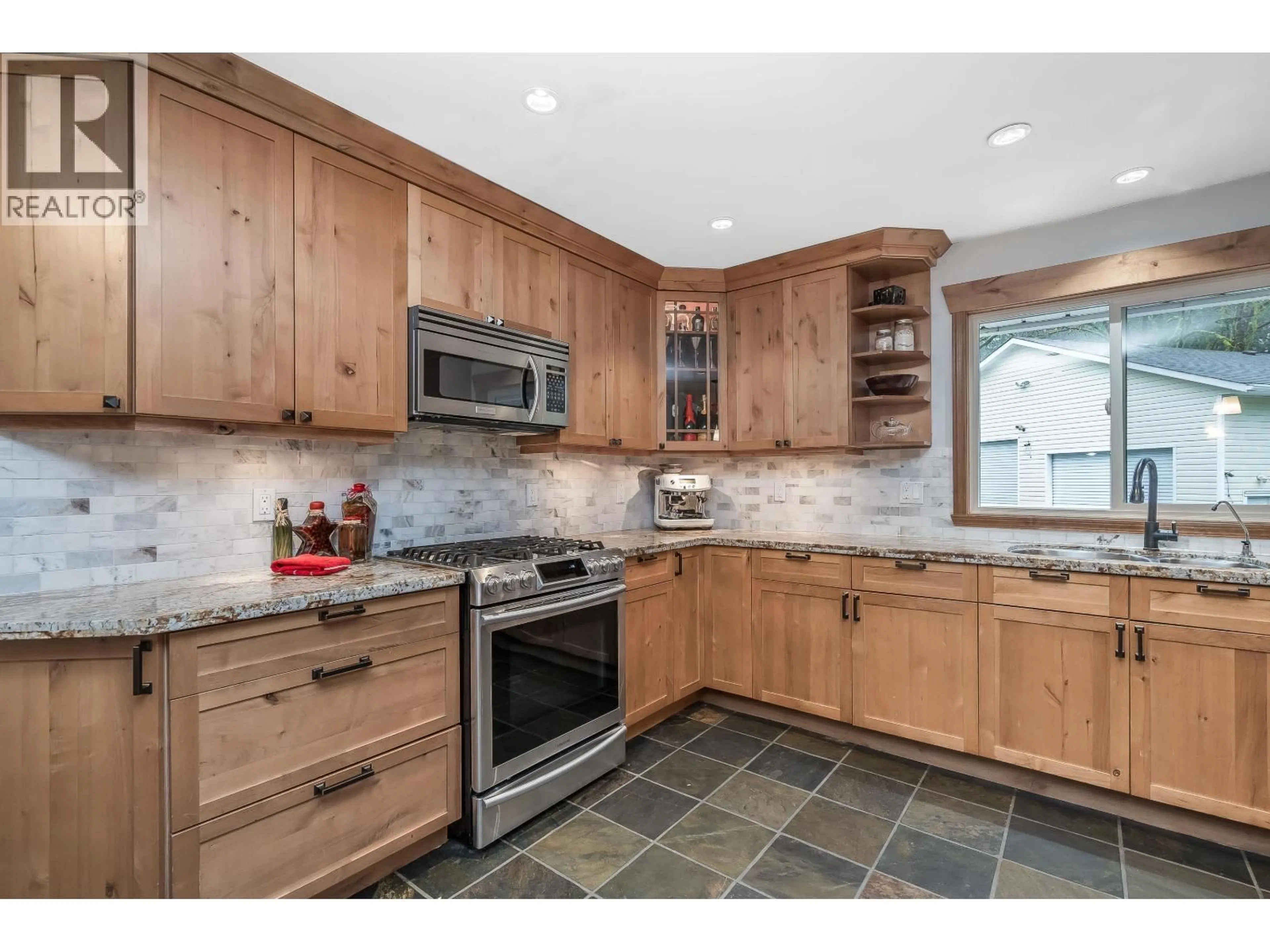 Open concept kitchen, ceramic/tile floor for 25700 116 AVENUE, Maple Ridge British Columbia V4R1Z6