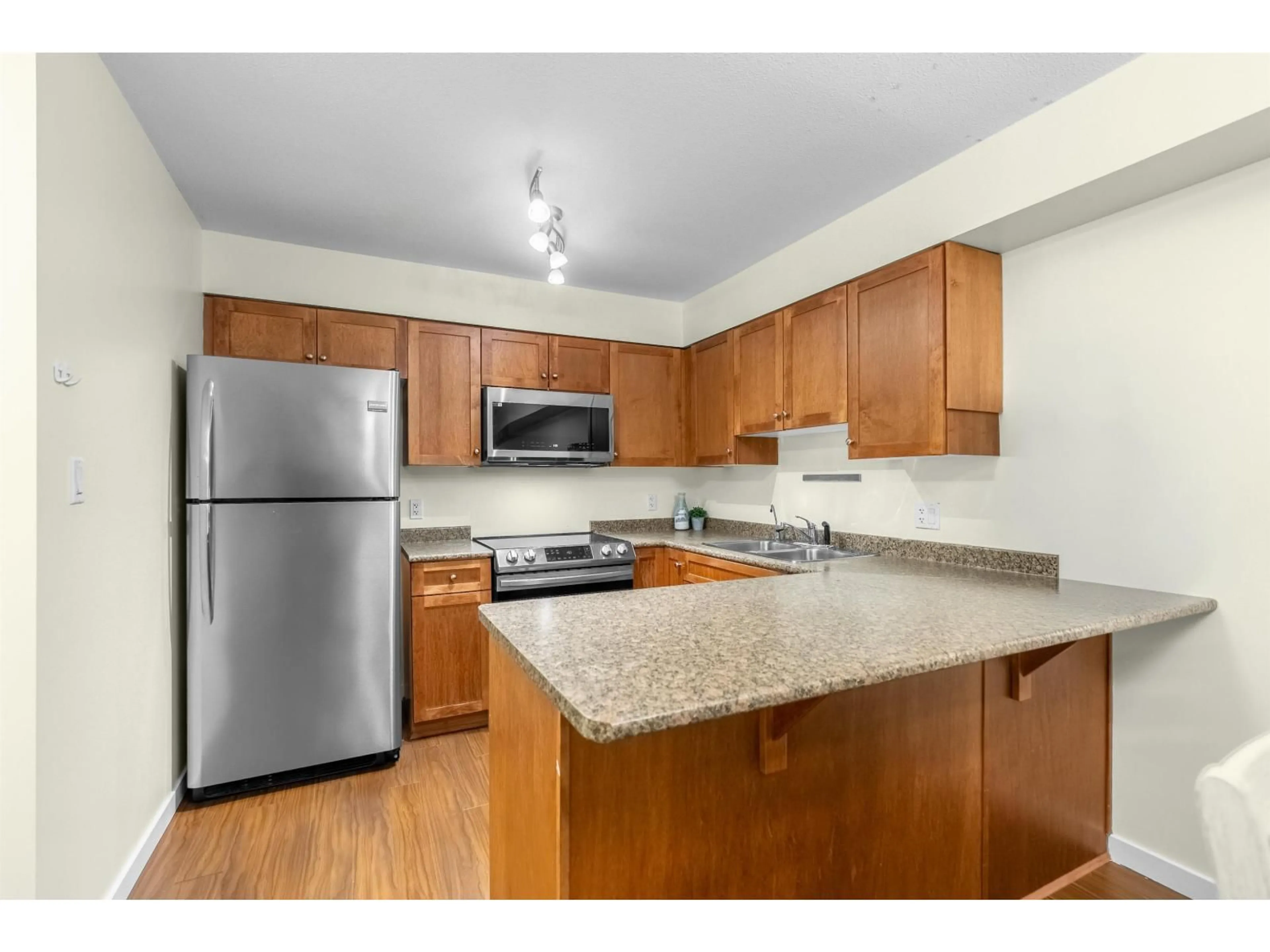 Standard kitchen, unknown for 101 - 33960 OLD YALE ROAD, Abbotsford British Columbia V2S2J9