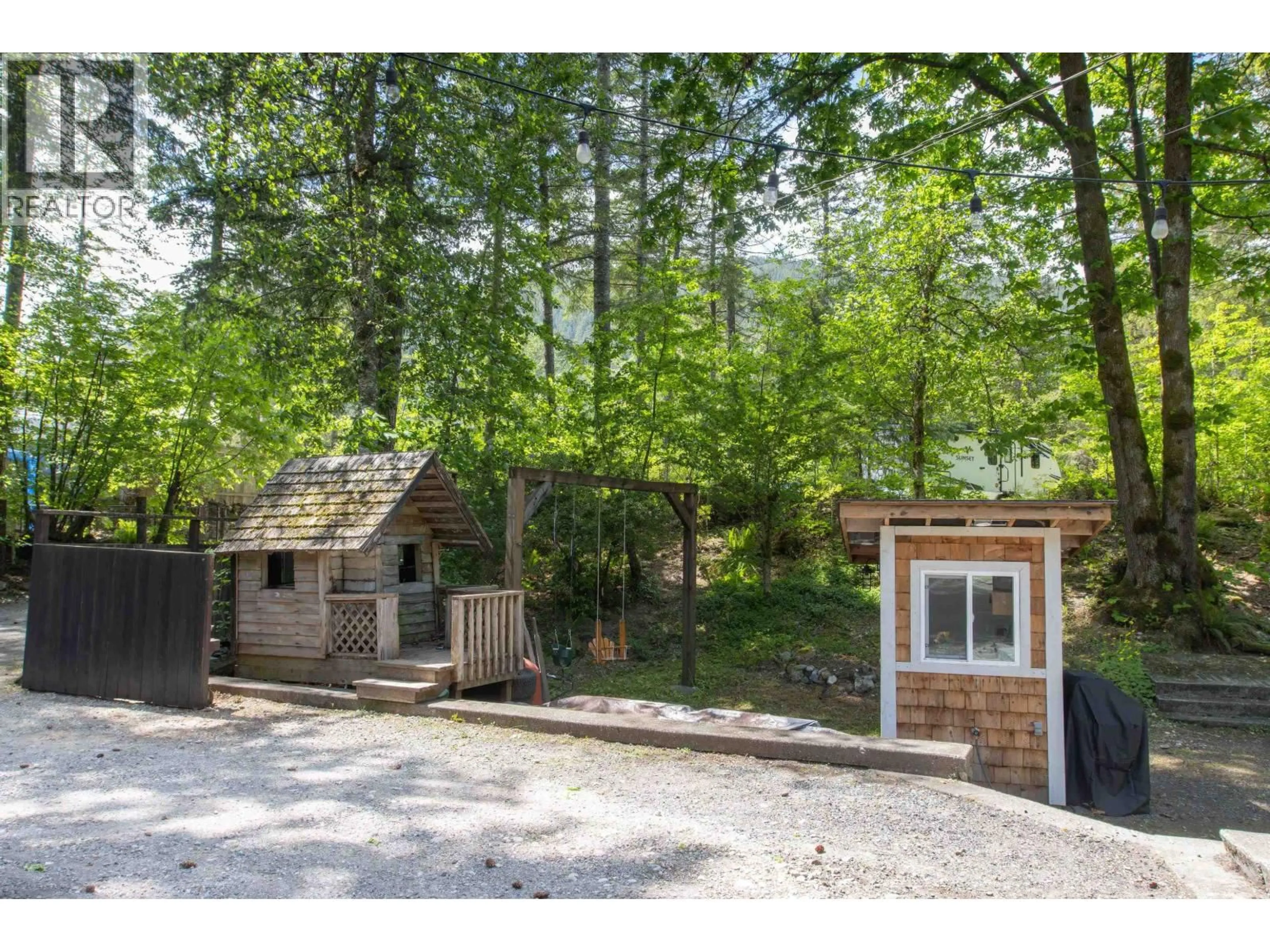 A pic from outside/outdoor area/front of a property/back of a property/a pic from drone, forest/trees view for 2000 MIDNIGHT WAY, Squamish British Columbia V0N1H0