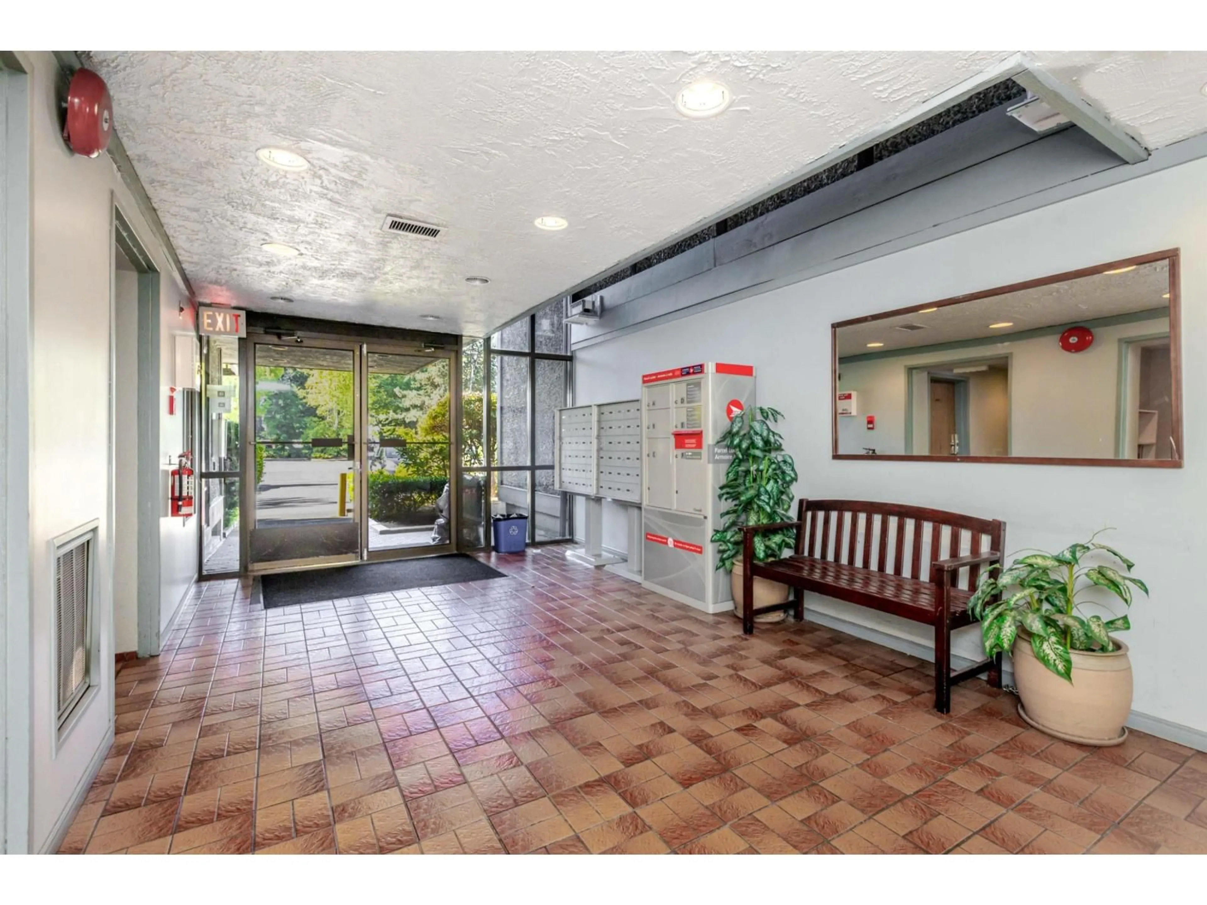 Indoor foyer for 316 - 13507 96 AVENUE, Surrey British Columbia V3V7P3