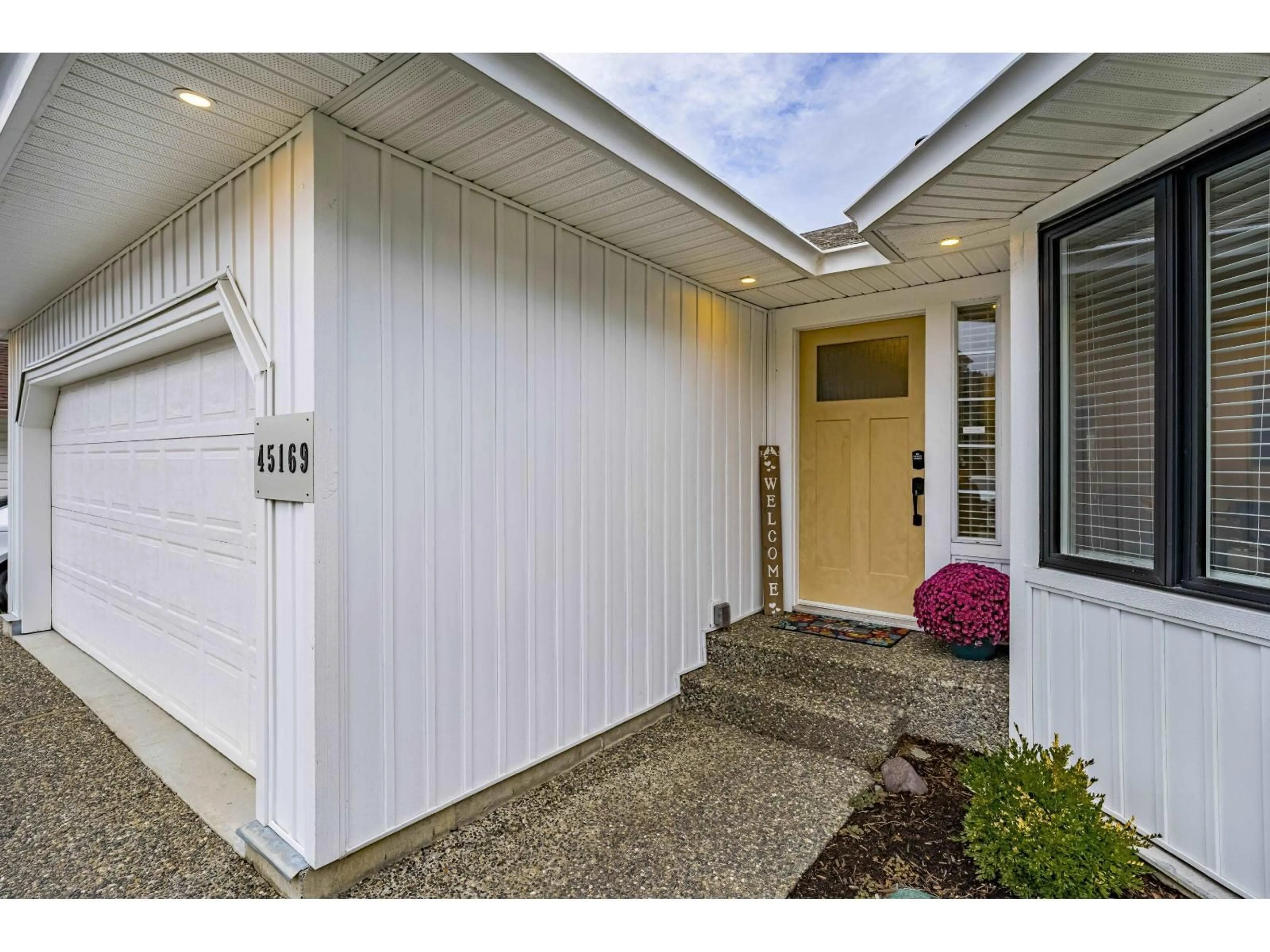 Unknown for 45169 CUMBERLAND AVENUE, Chilliwack British Columbia V2R3E5