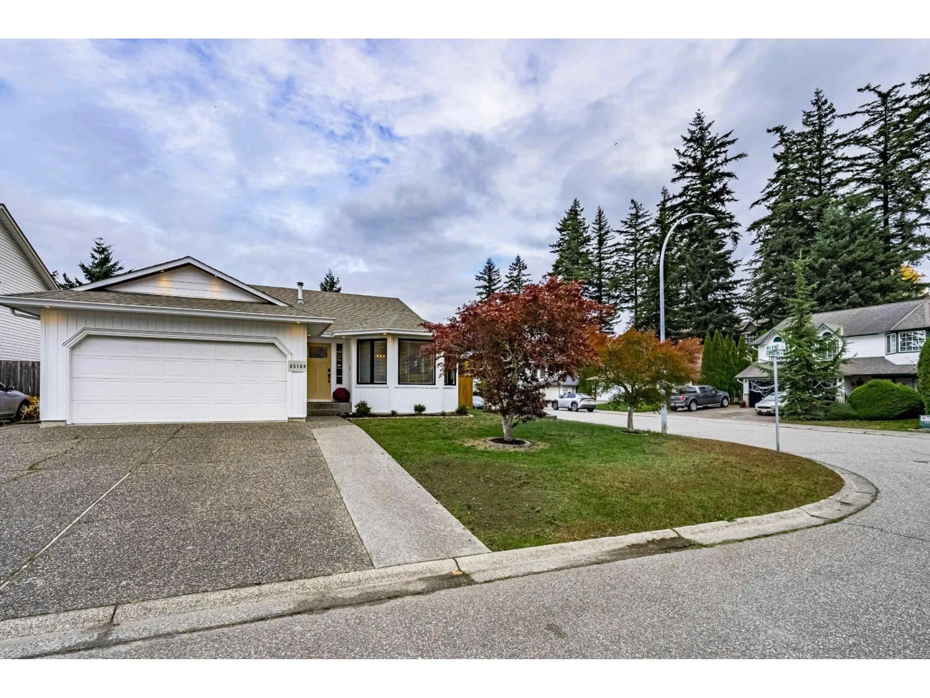 Unknown for 45169 CUMBERLAND AVENUE, Chilliwack British Columbia V2R3E5