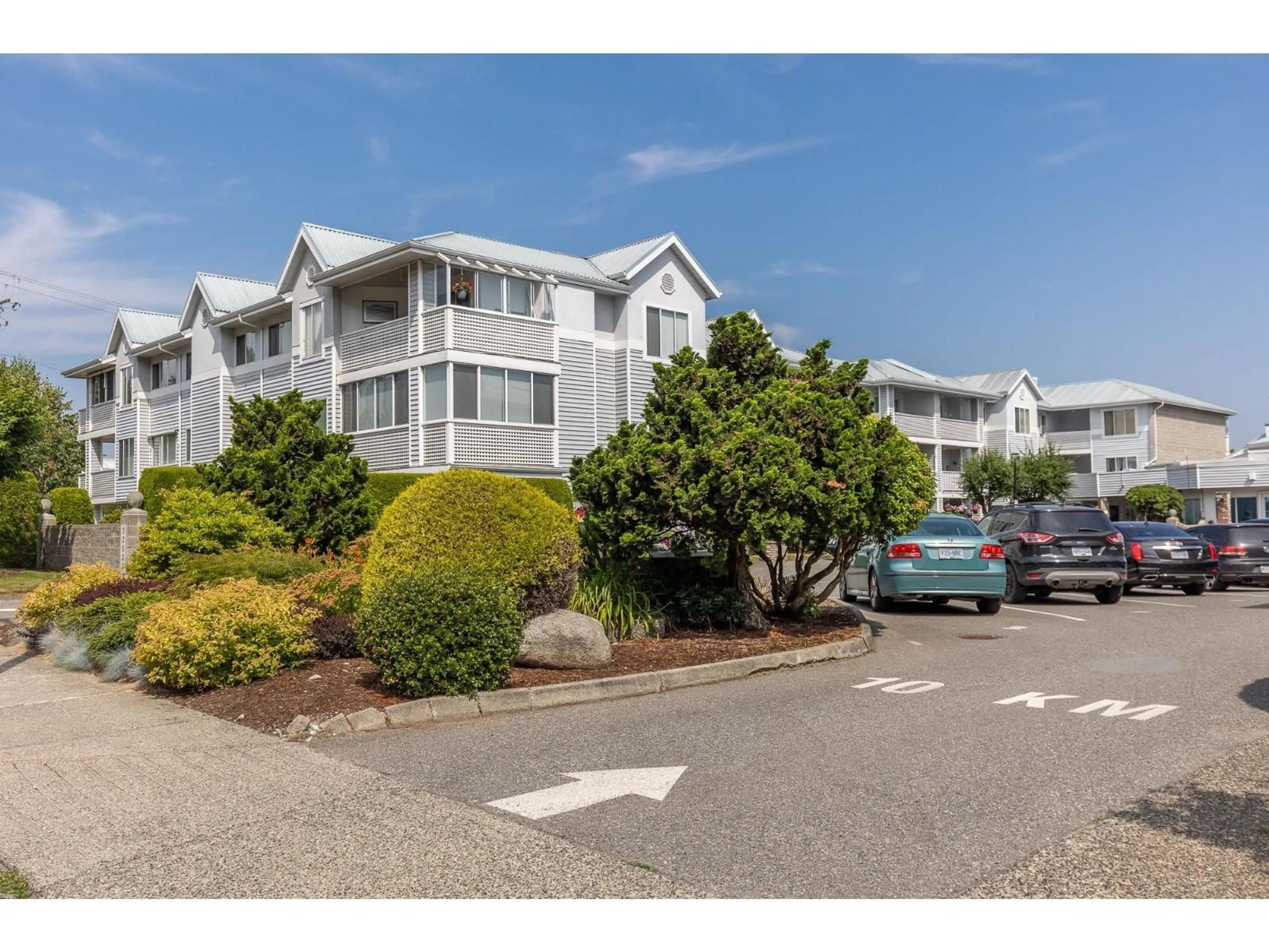 A pic from outside/outdoor area/front of a property/back of a property/a pic from drone, unknown for 307 - 32823 LANDEAU PLACE, Abbotsford British Columbia V2S6S6