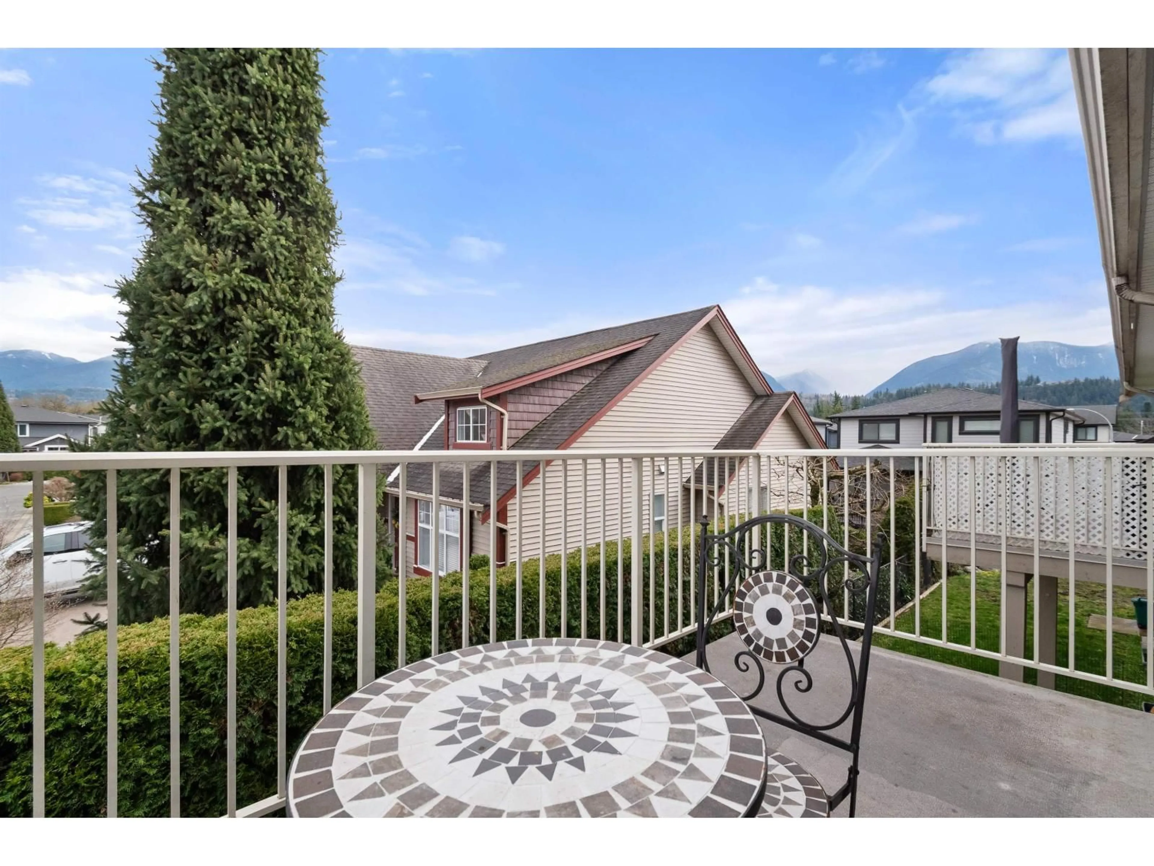 Patio, mountain view for 28 - 6498 SOUTHDOWNE PLACE, Chilliwack British Columbia V2R0K3