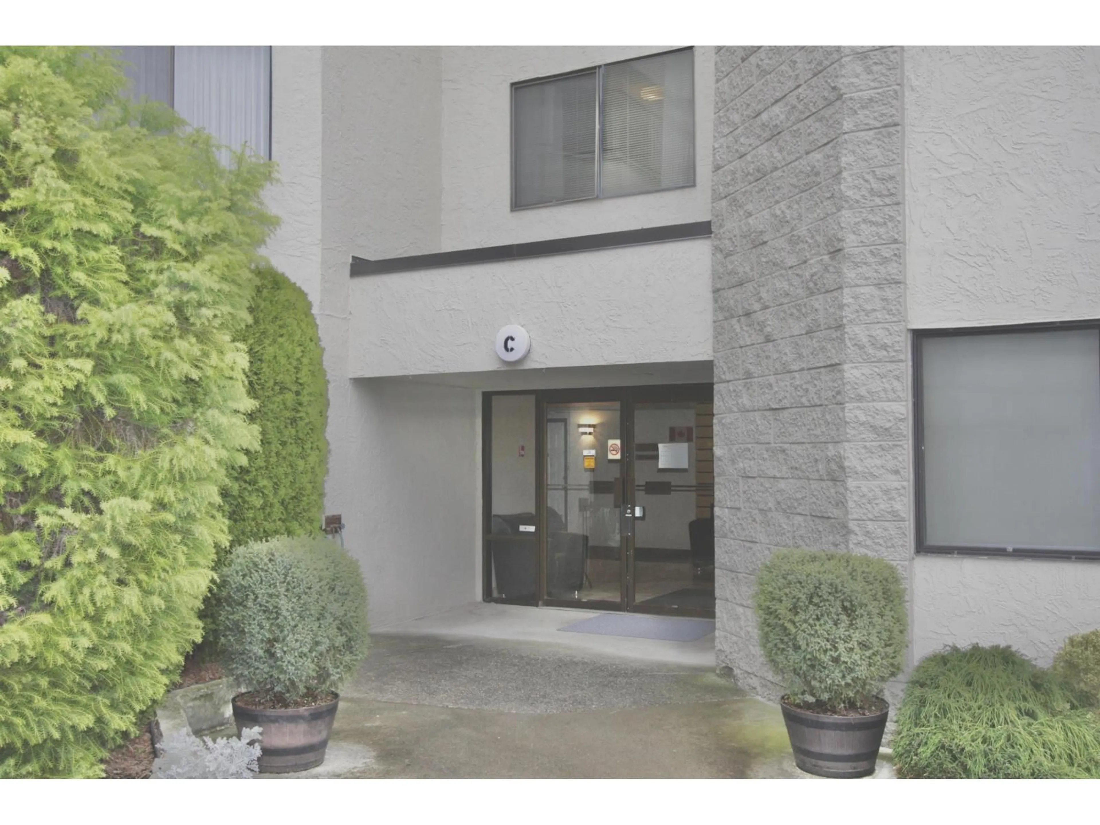 Indoor foyer for 336 - 31955 OLD YALE ROAD, Abbotsford British Columbia V2T4N1