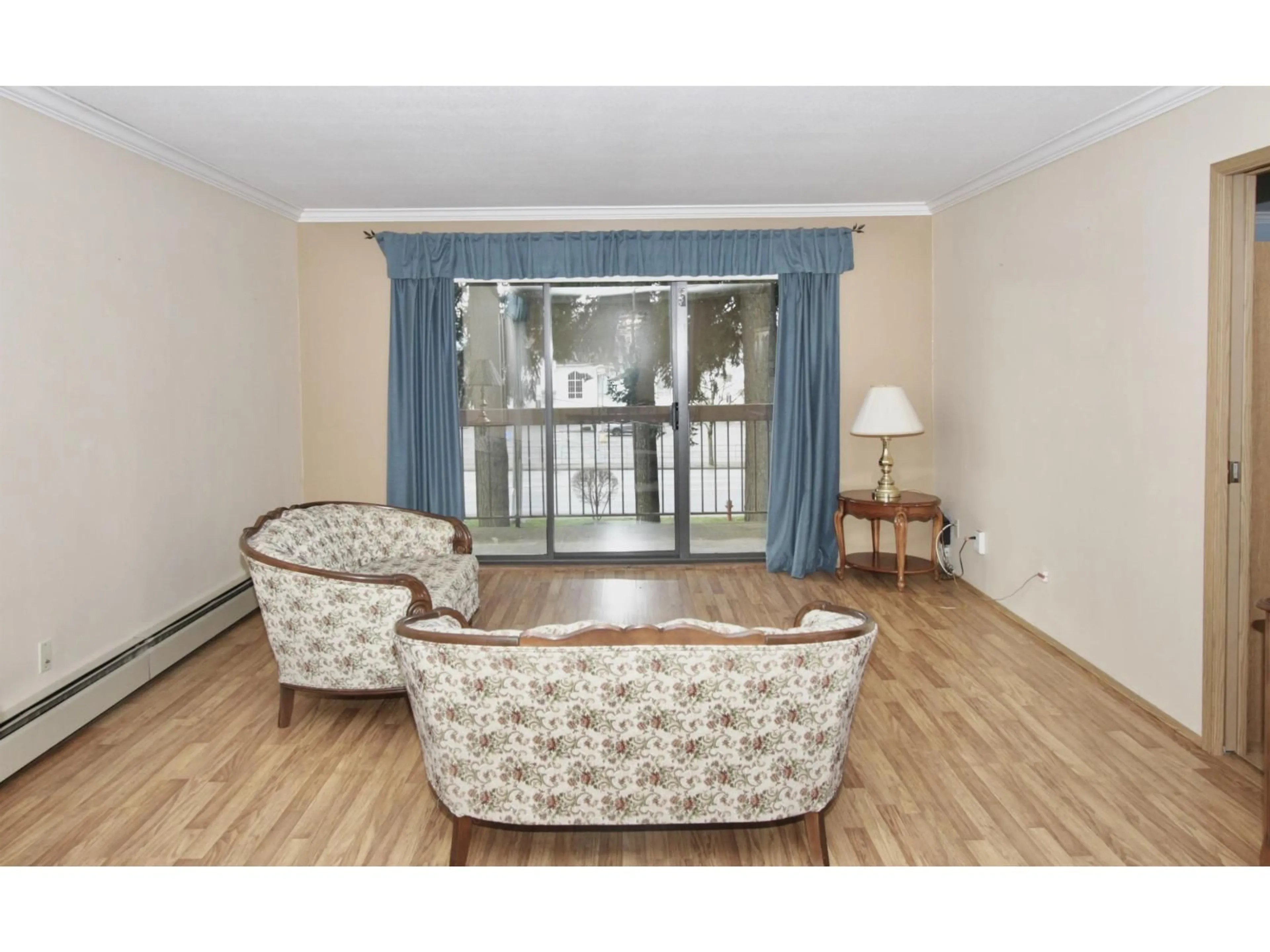 Living room with furniture, wood/laminate floor for 336 - 31955 OLD YALE ROAD, Abbotsford British Columbia V2T4N1