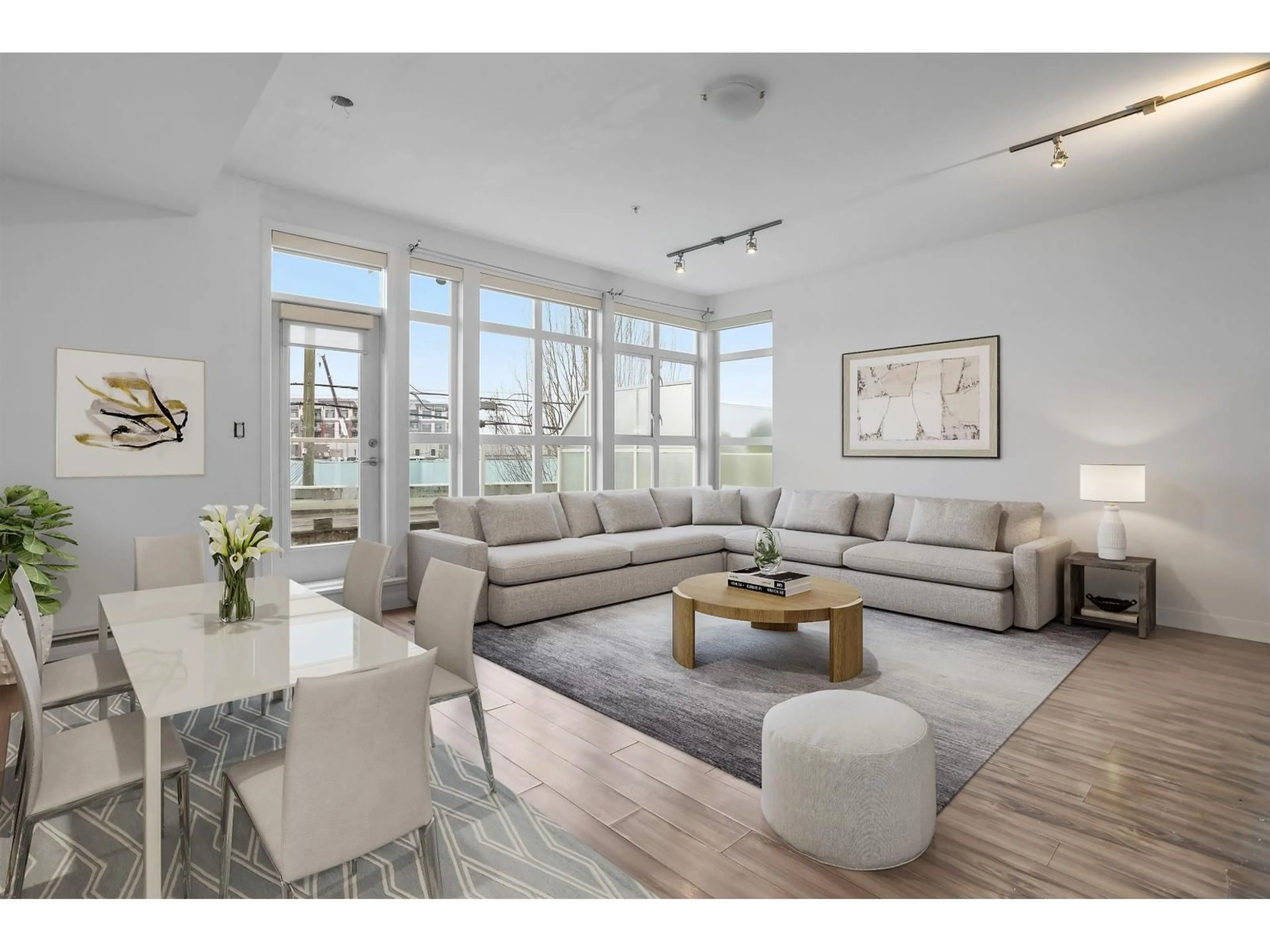 Living room with furniture, unknown for 202 - 20238 FRASER HIGHWAY, Langley British Columbia V3A4E6