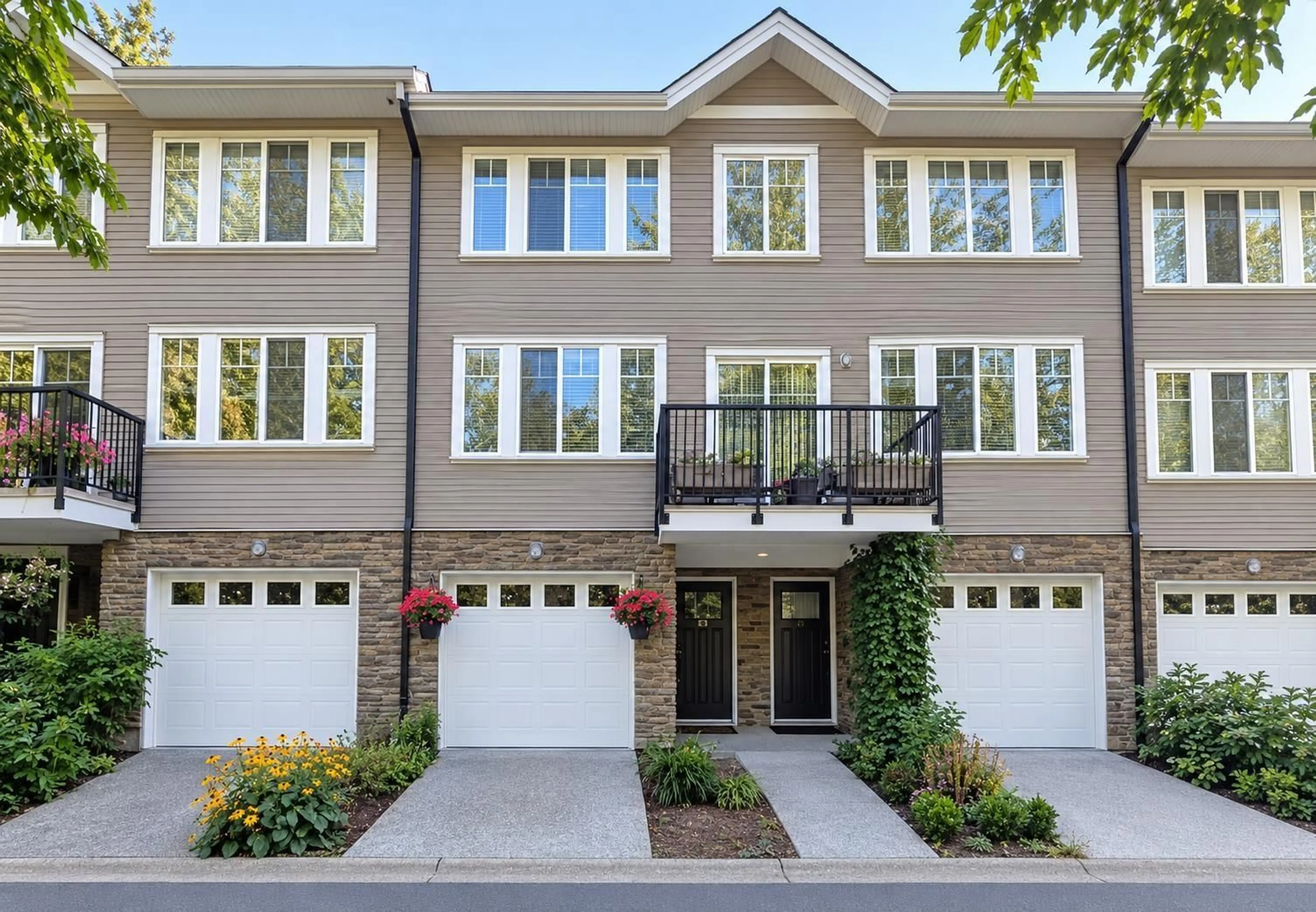 Home with vinyl exterior material, street for 29 - 13864 HYLAND ROAD, Surrey British Columbia V3W2C3