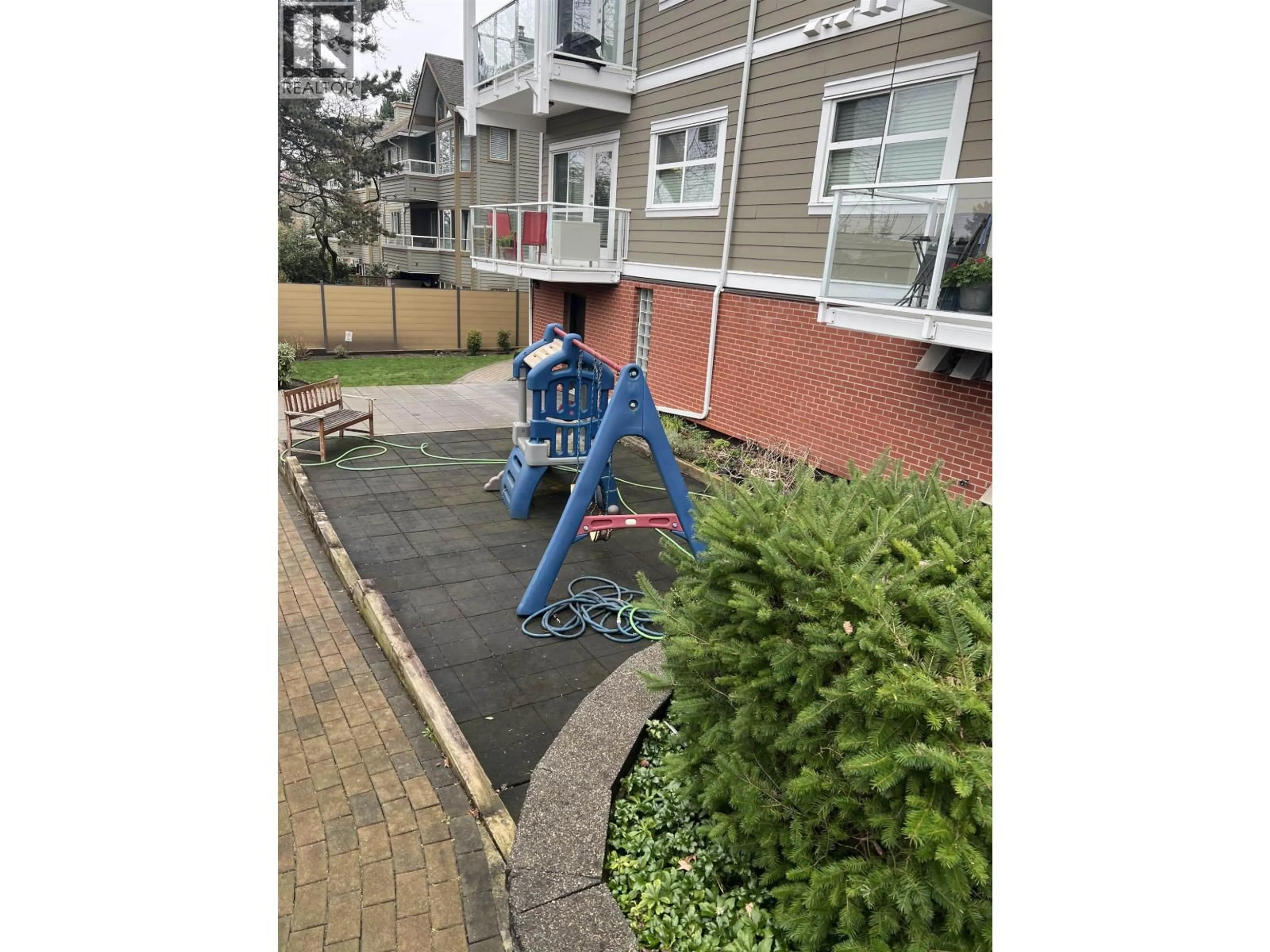 Patio, street for 112 - 5655 INMAN AVENUE, Burnaby British Columbia V5H2M2