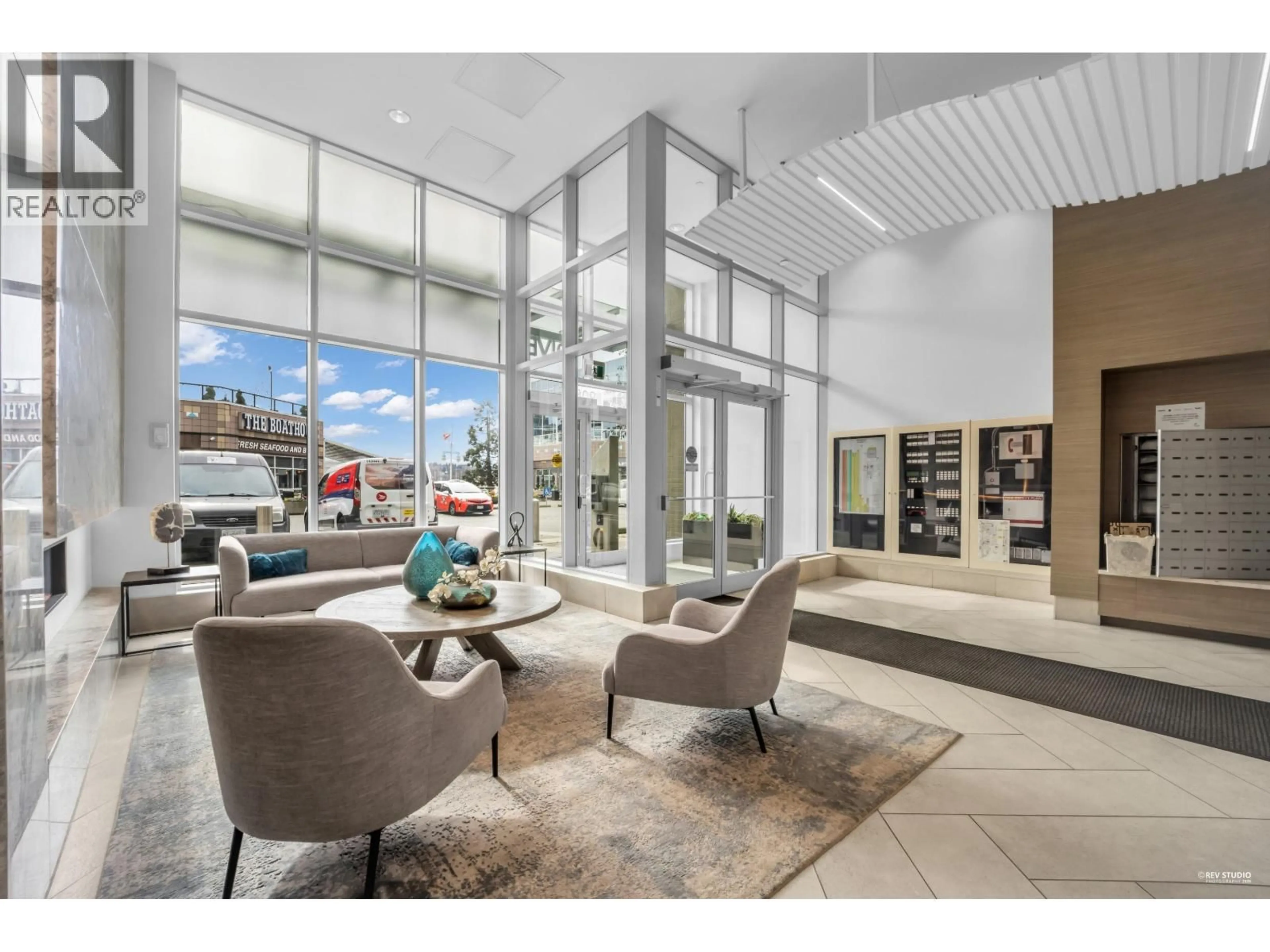 Lobby for 811 - 908 QUAYSIDE DRIVE, New Westminster British Columbia V3M0L4