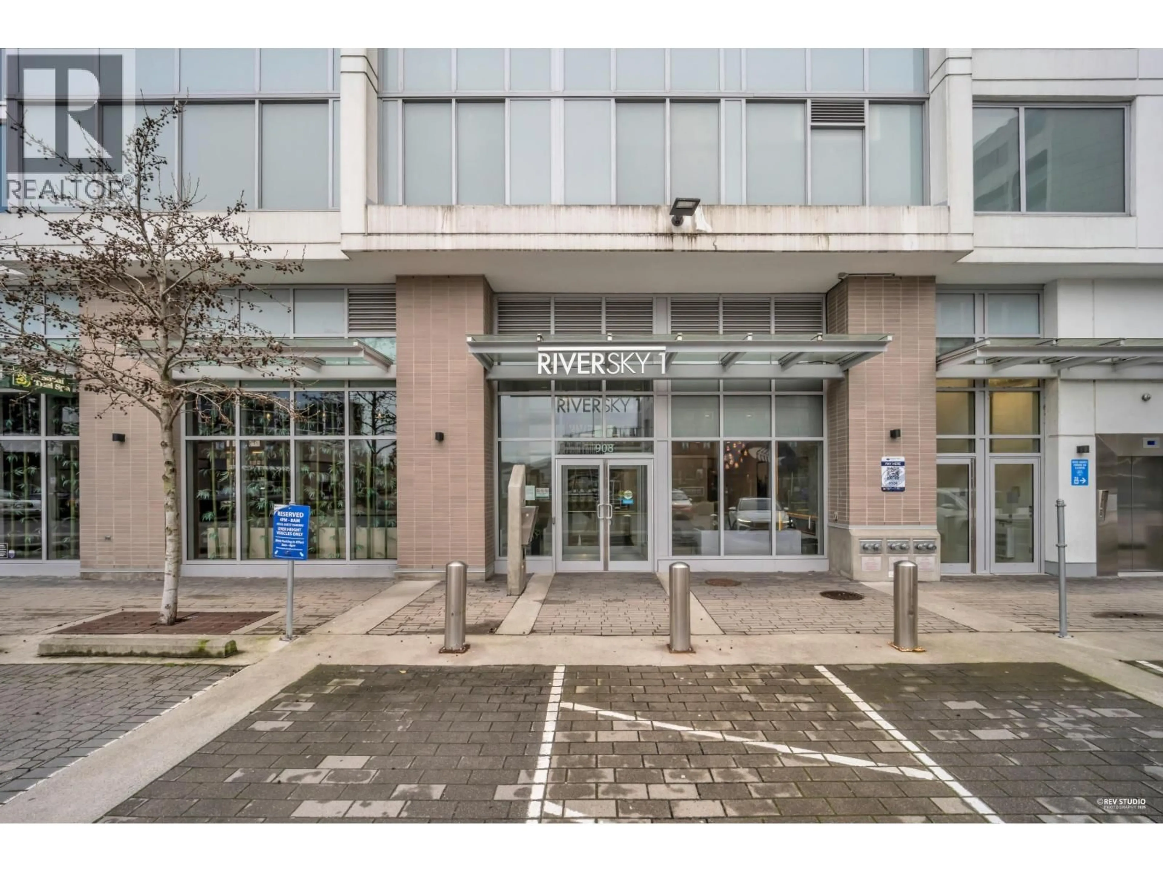 Indoor foyer for 811 - 908 QUAYSIDE DRIVE, New Westminster British Columbia V3M0L4