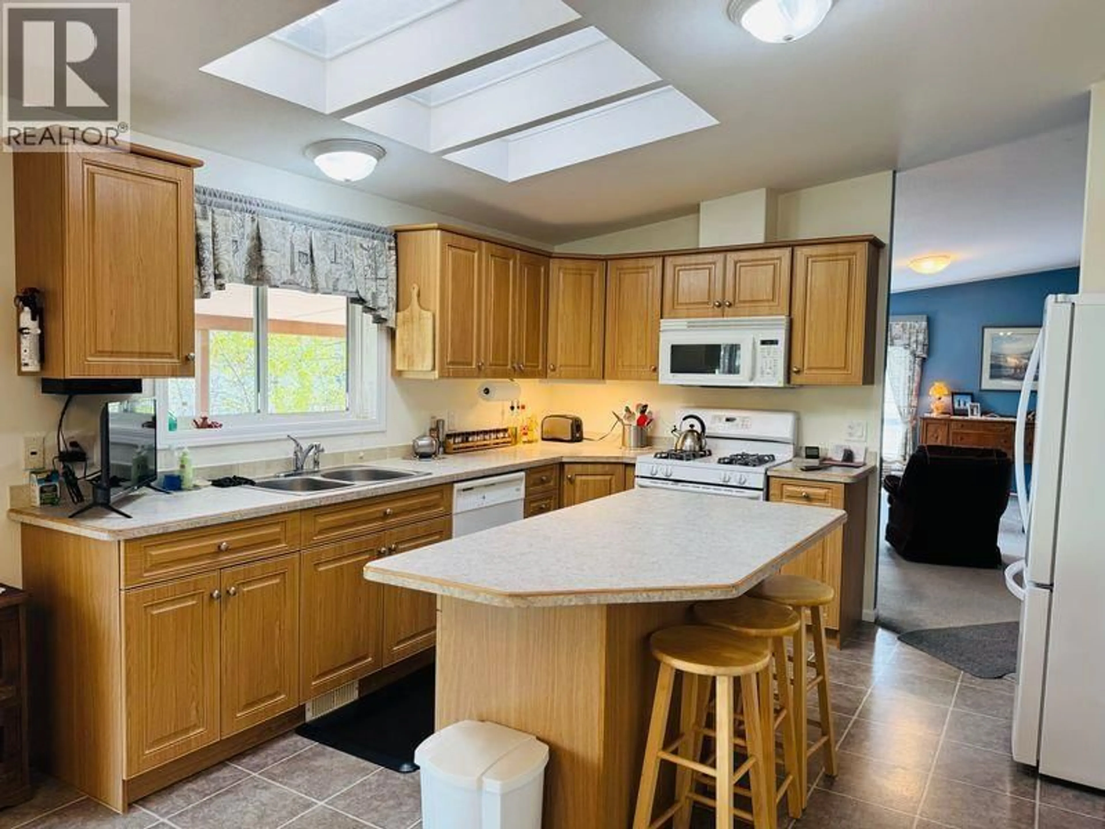 Open concept kitchen, unknown for 3722 CARSON ROAD, Williams Lake British Columbia V0K2G0