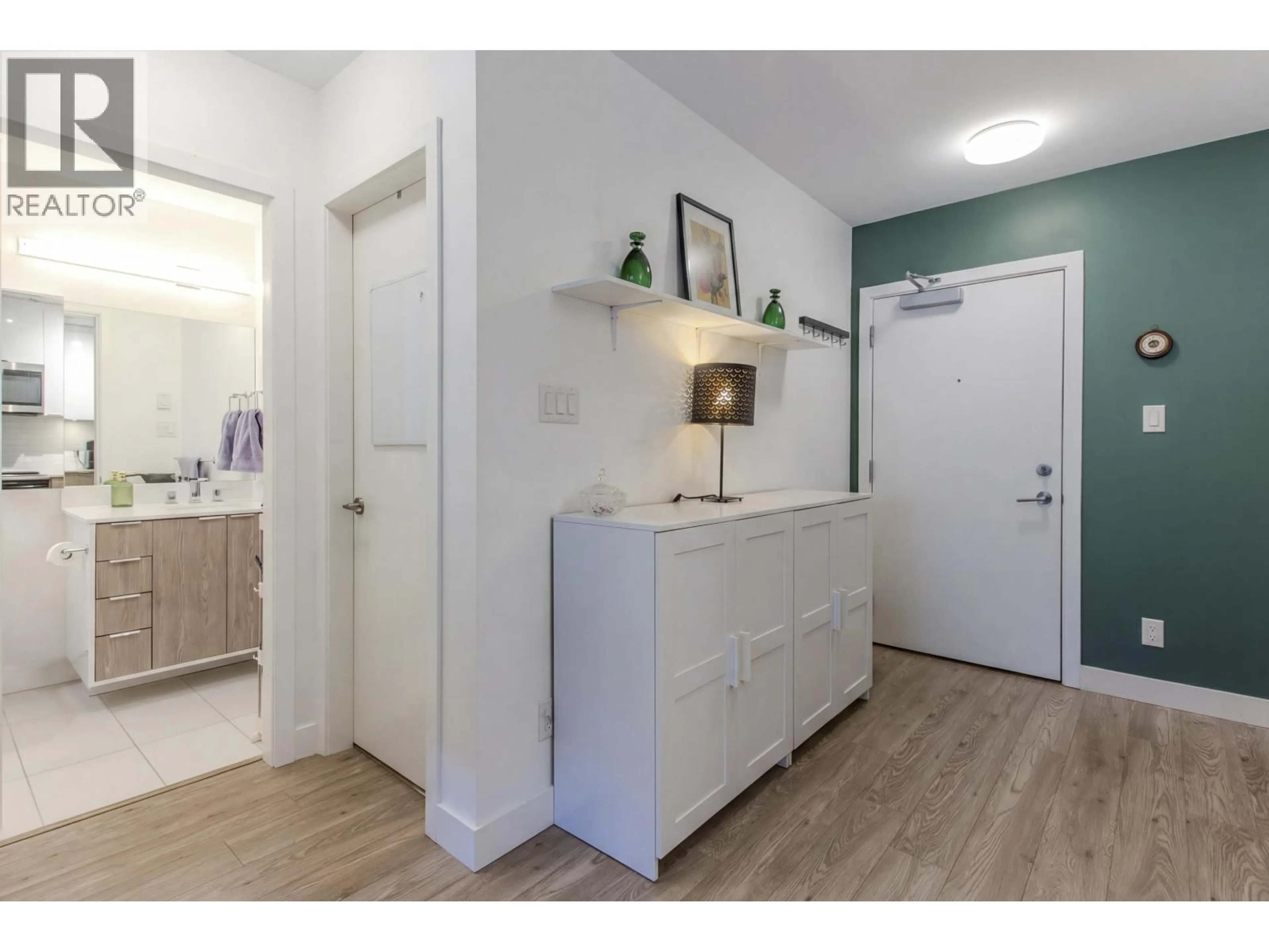 Indoor entryway for 202 - 37881 CLEVELAND AVENUE, Squamish British Columbia V8B0Z7