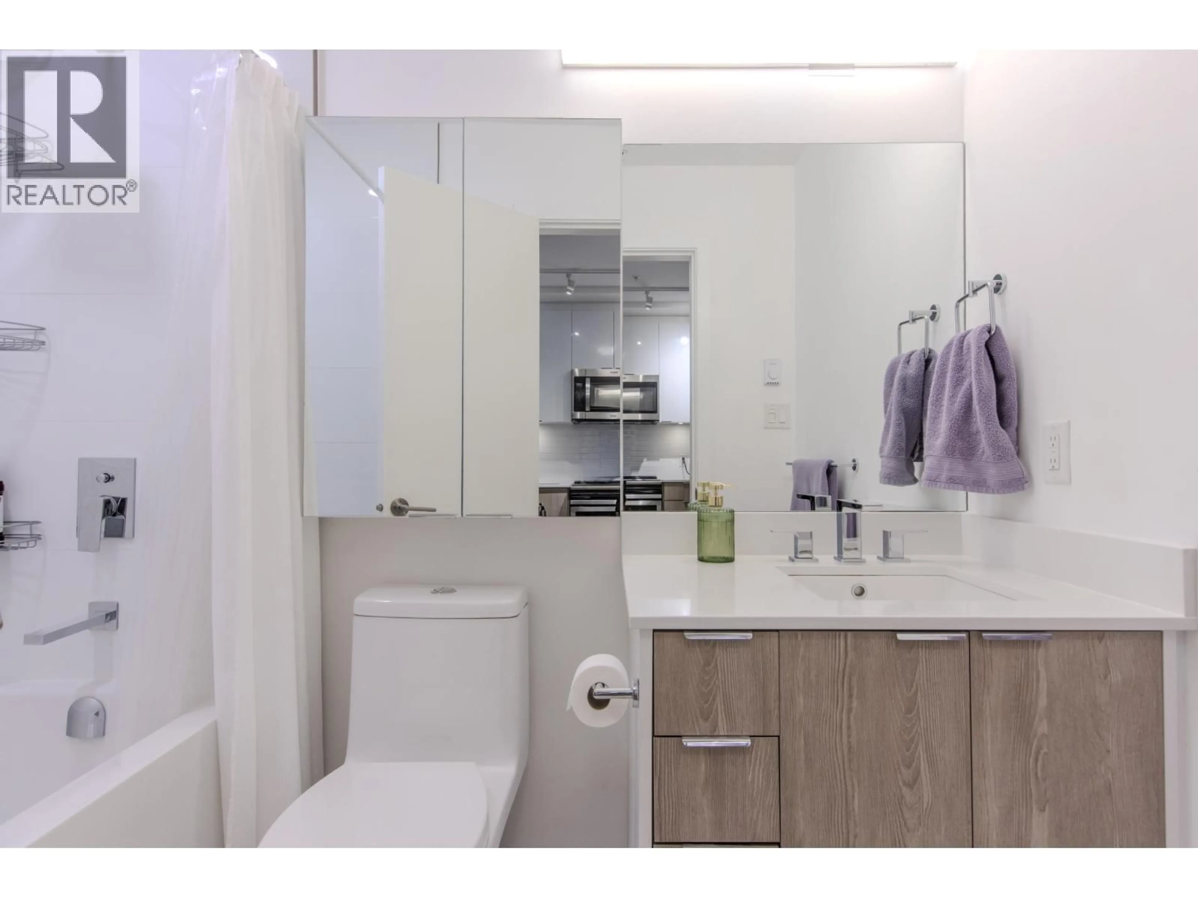 Standard bathroom, unknown for 202 - 37881 CLEVELAND AVENUE, Squamish British Columbia V8B0Z7