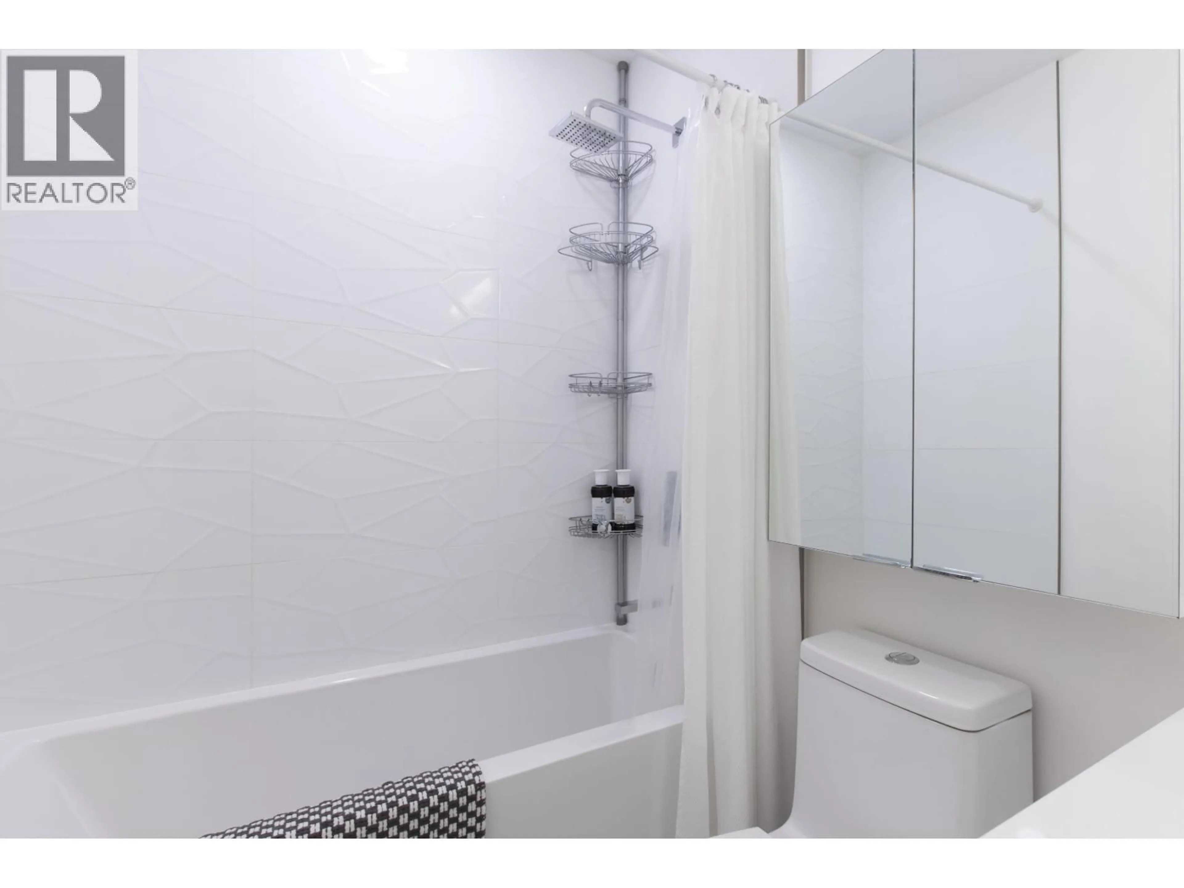 Standard bathroom, unknown for 202 - 37881 CLEVELAND AVENUE, Squamish British Columbia V8B0Z7