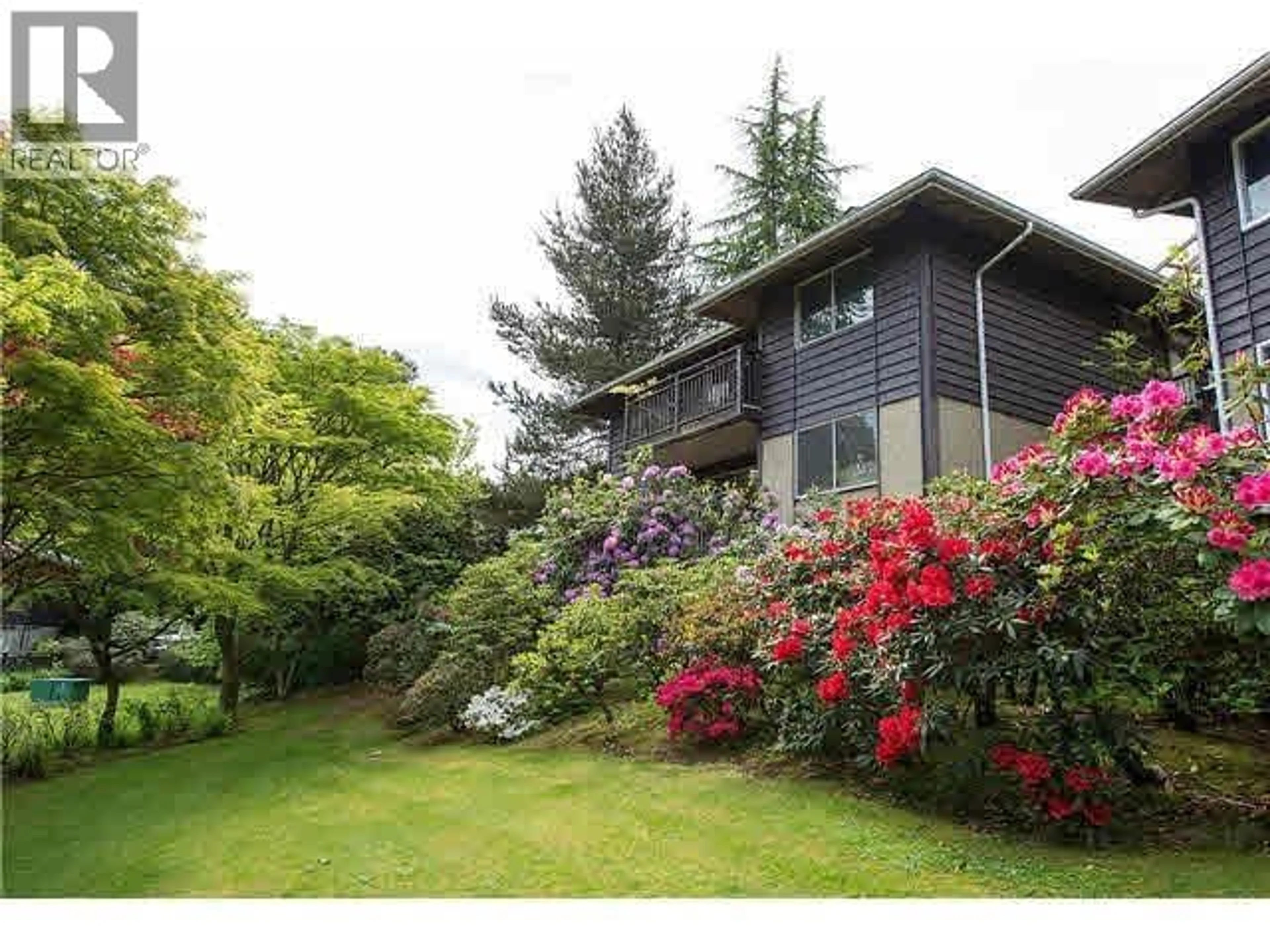 A pic from outside/outdoor area/front of a property/back of a property/a pic from drone, unknown for 503 - 555 28TH STREET, North Vancouver British Columbia V7N2J7