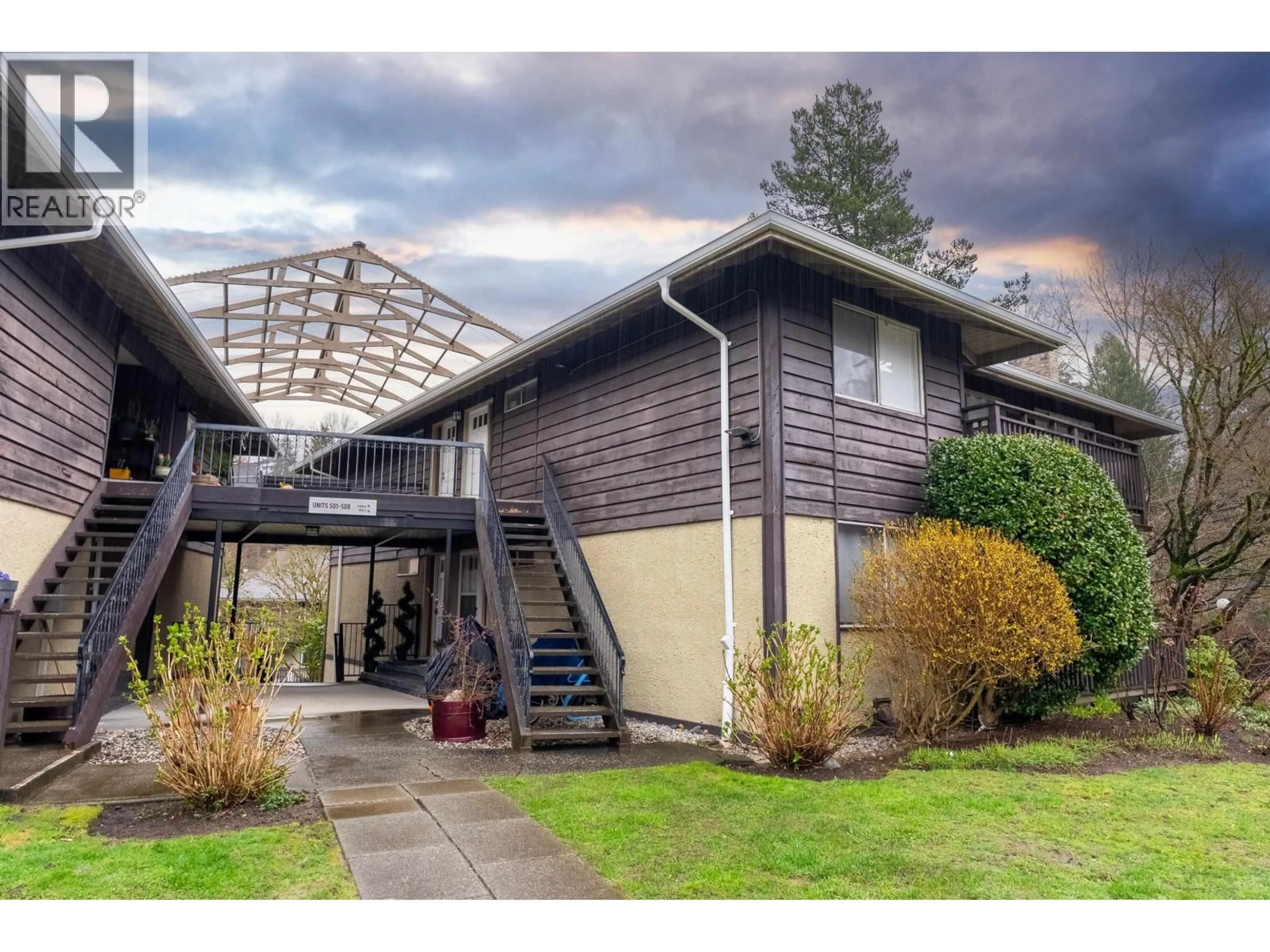 Home with vinyl exterior material, unknown for 503 - 555 28TH STREET, North Vancouver British Columbia V7N2J7