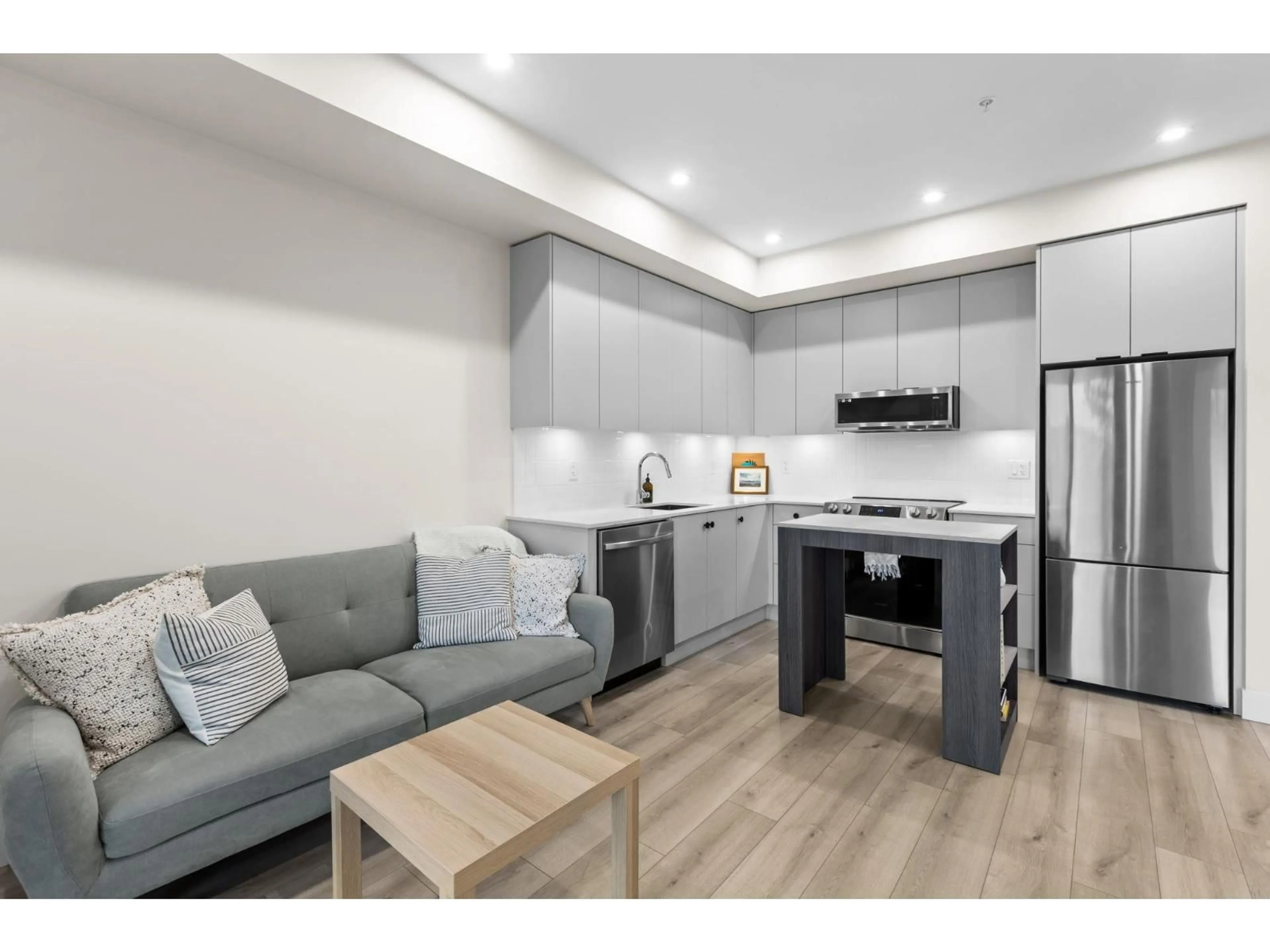 Open concept kitchen, unknown for 401 - 45511 CAMPUS DRIVE, Chilliwack British Columbia V2R6K8