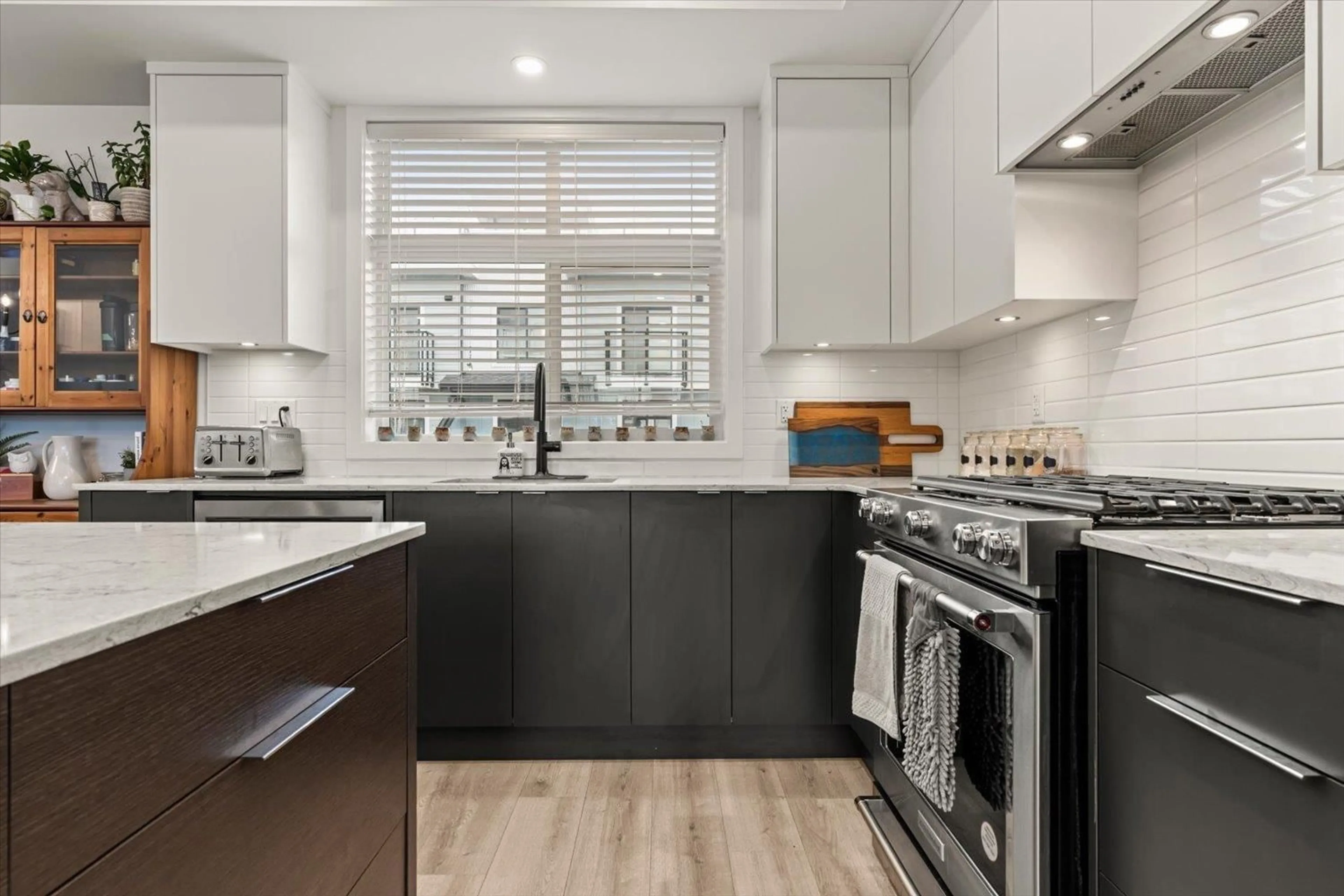 Open concept kitchen, unknown for 165 - 46211 PROMONTORY ROAD, Chilliwack British Columbia V2R6E4