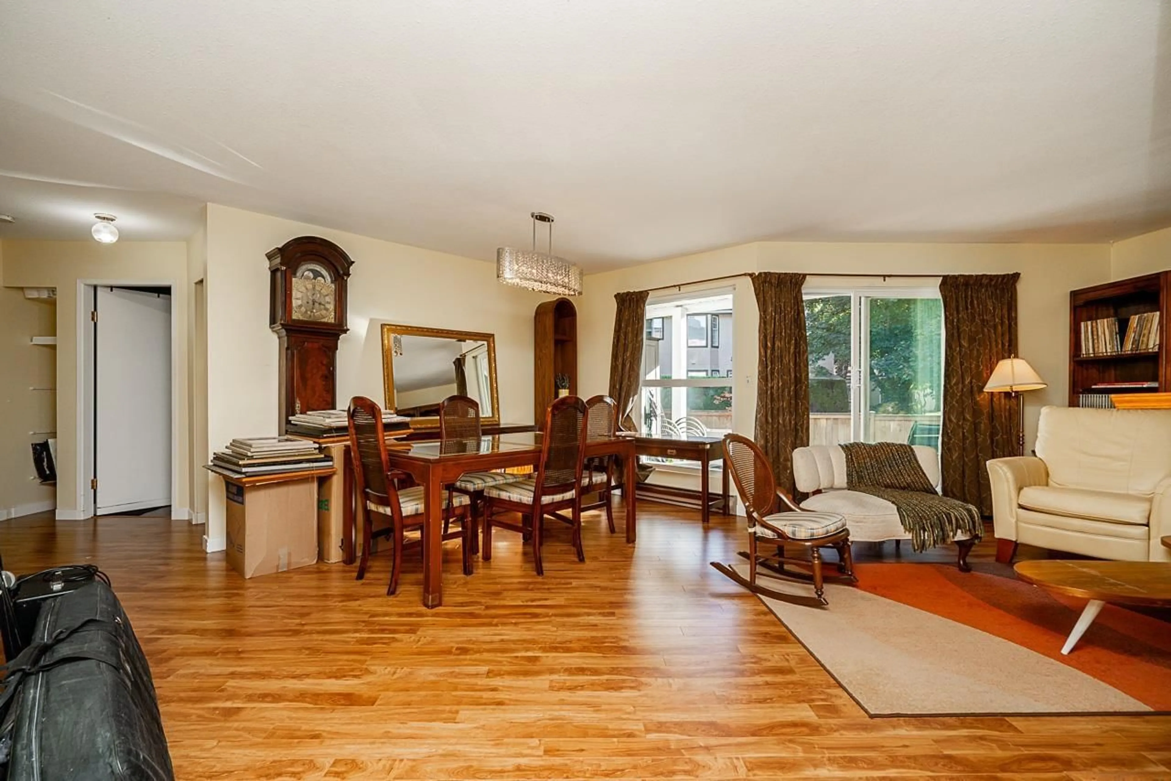 Living room with furniture, wood/laminate floor for 34 - 9914 148 STREET, Surrey British Columbia V3R9M7
