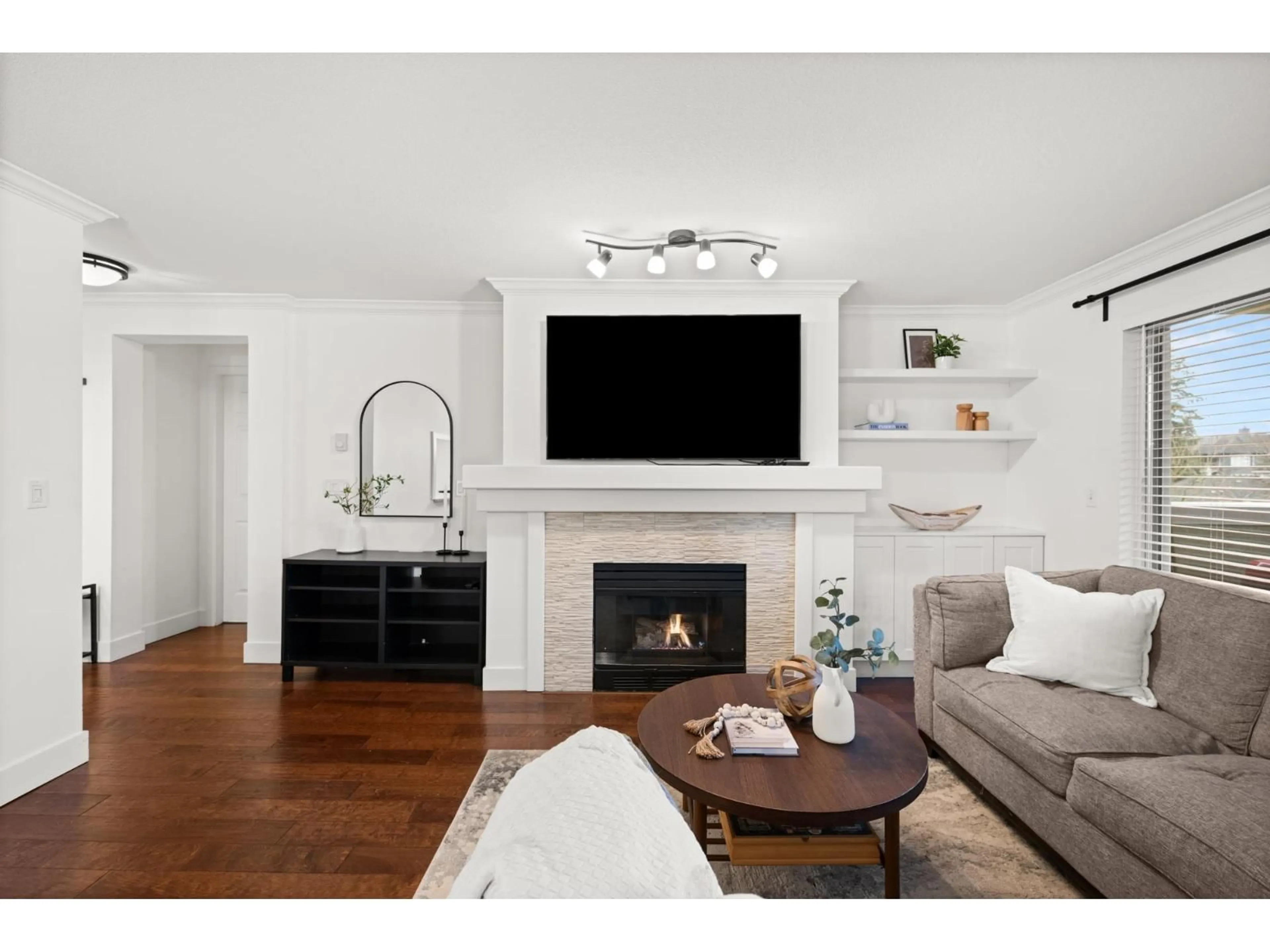 Living room with furniture, wood/laminate floor for 304 - 20110 MICHAUD CRESCENT, Langley British Columbia V3A4B1