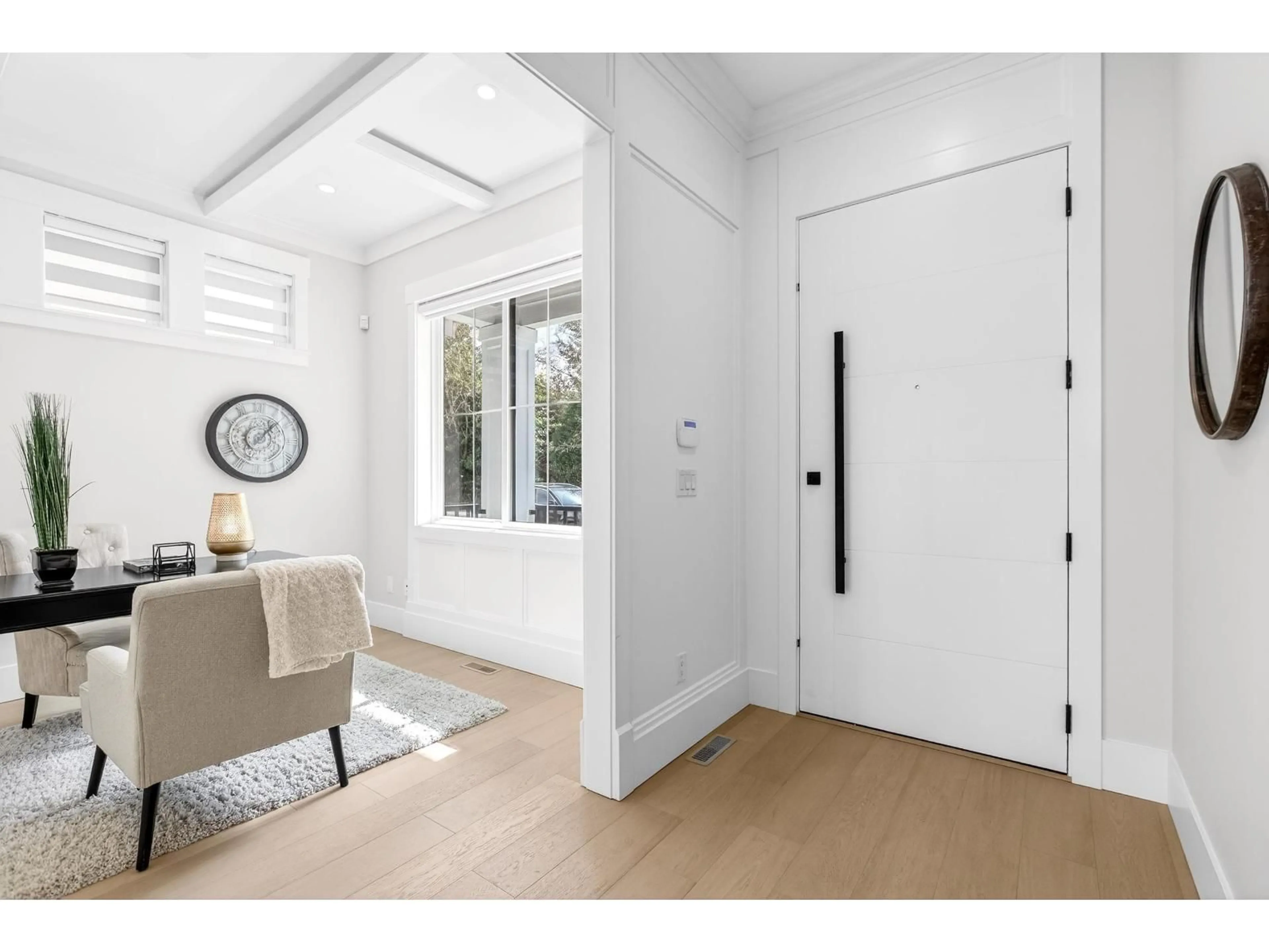 Indoor entryway for 16717 25A AVENUE, Surrey British Columbia V3Z0B1