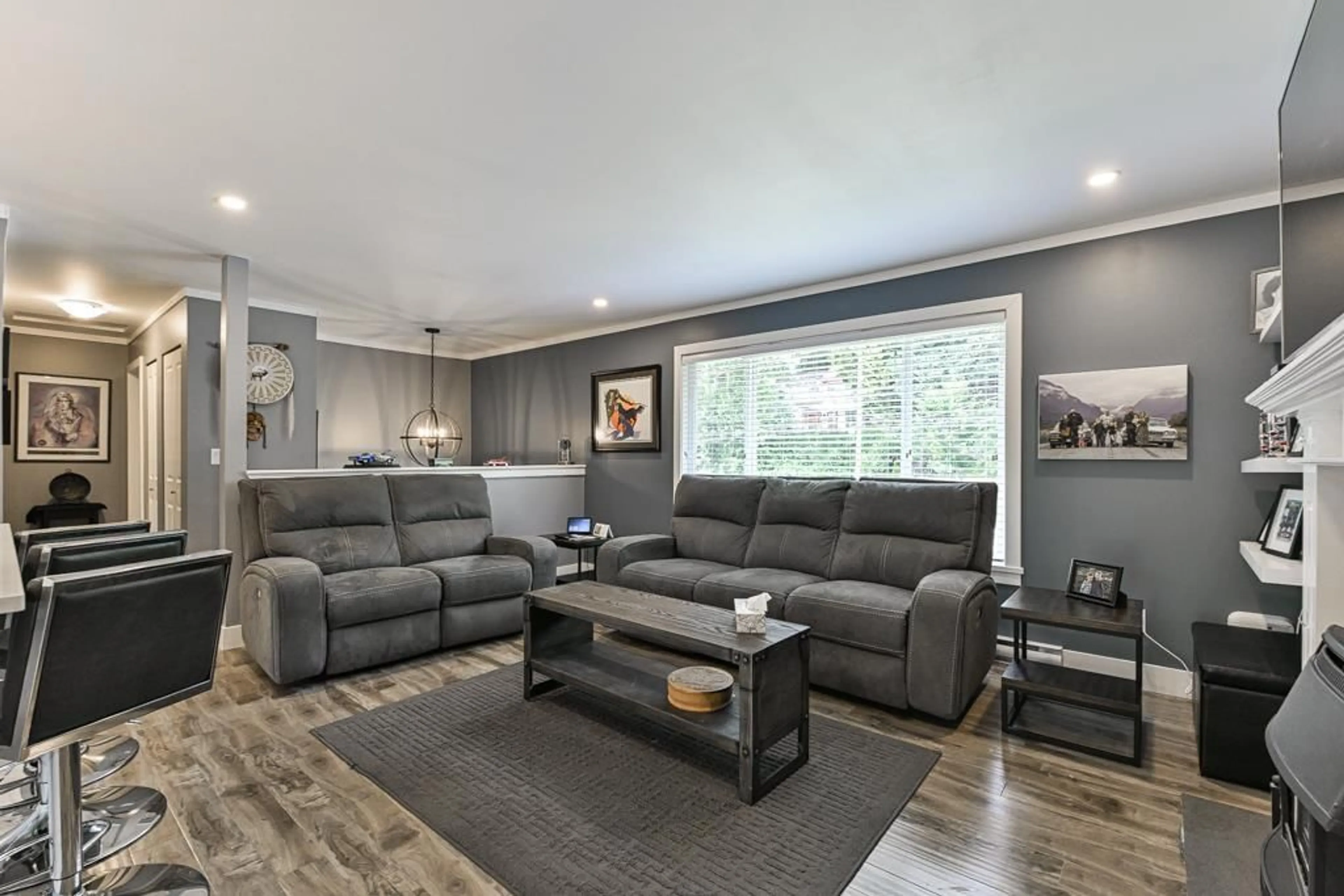 Living room with furniture, unknown for 32354 14 AVENUE, Mission British Columbia V2V2N7