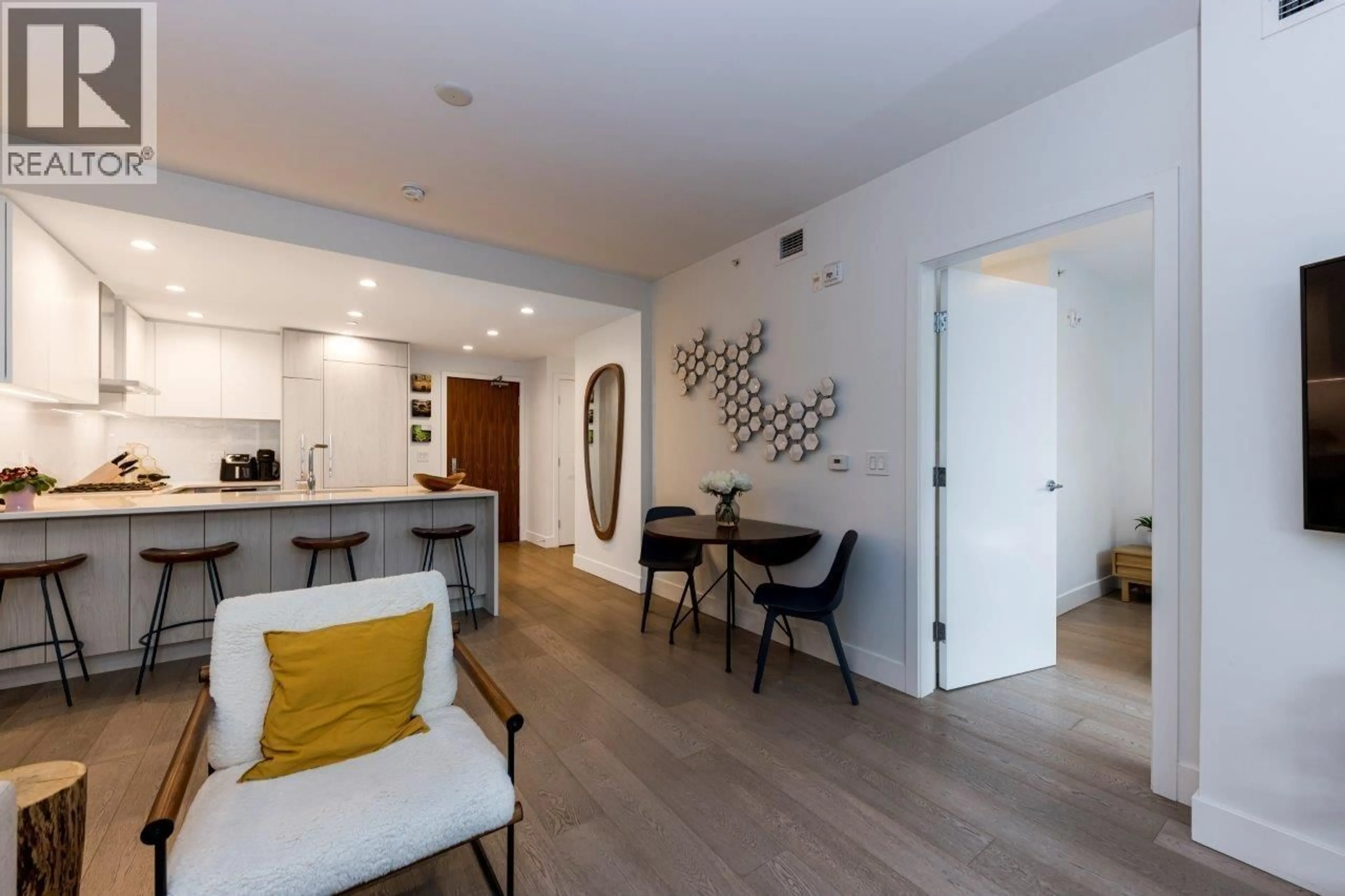 Unknown for 206 - 177 3RD STREET, North Vancouver British Columbia V7M0G5