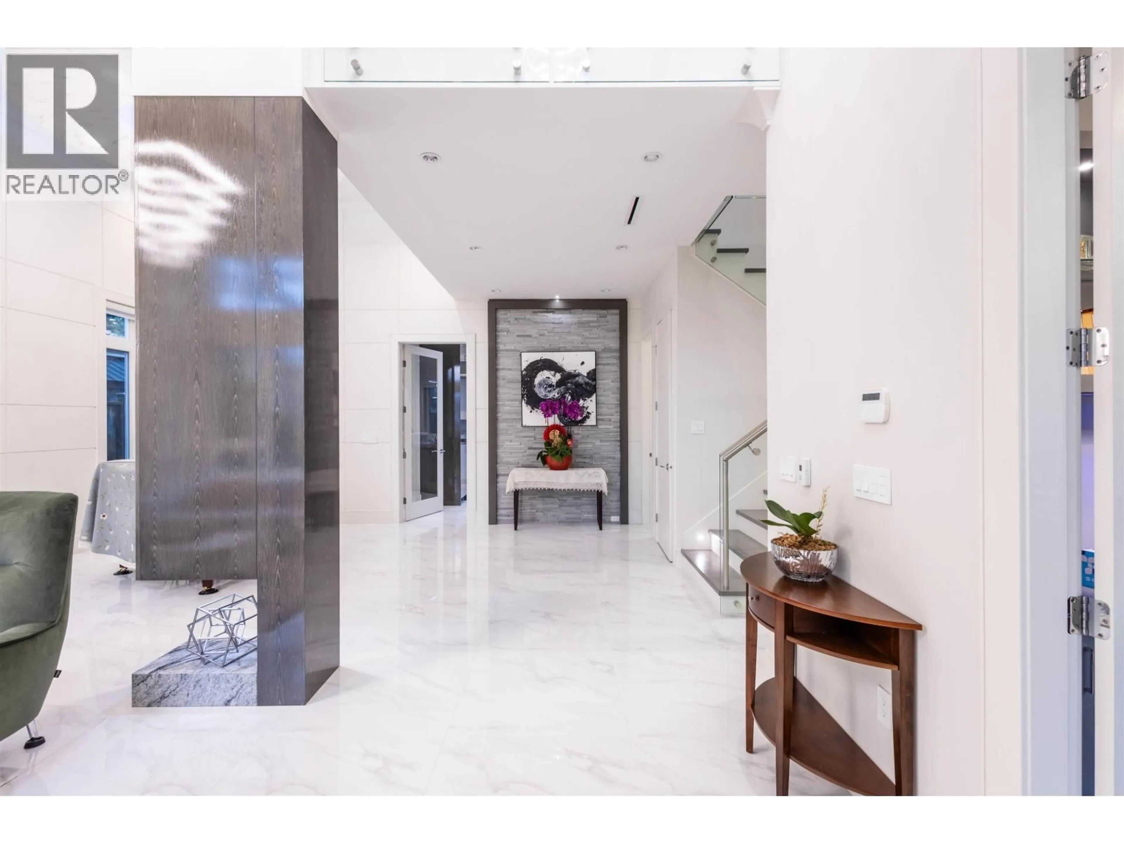 Indoor foyer for 3571 SABLE AVENUE, Richmond British Columbia V7E2A3