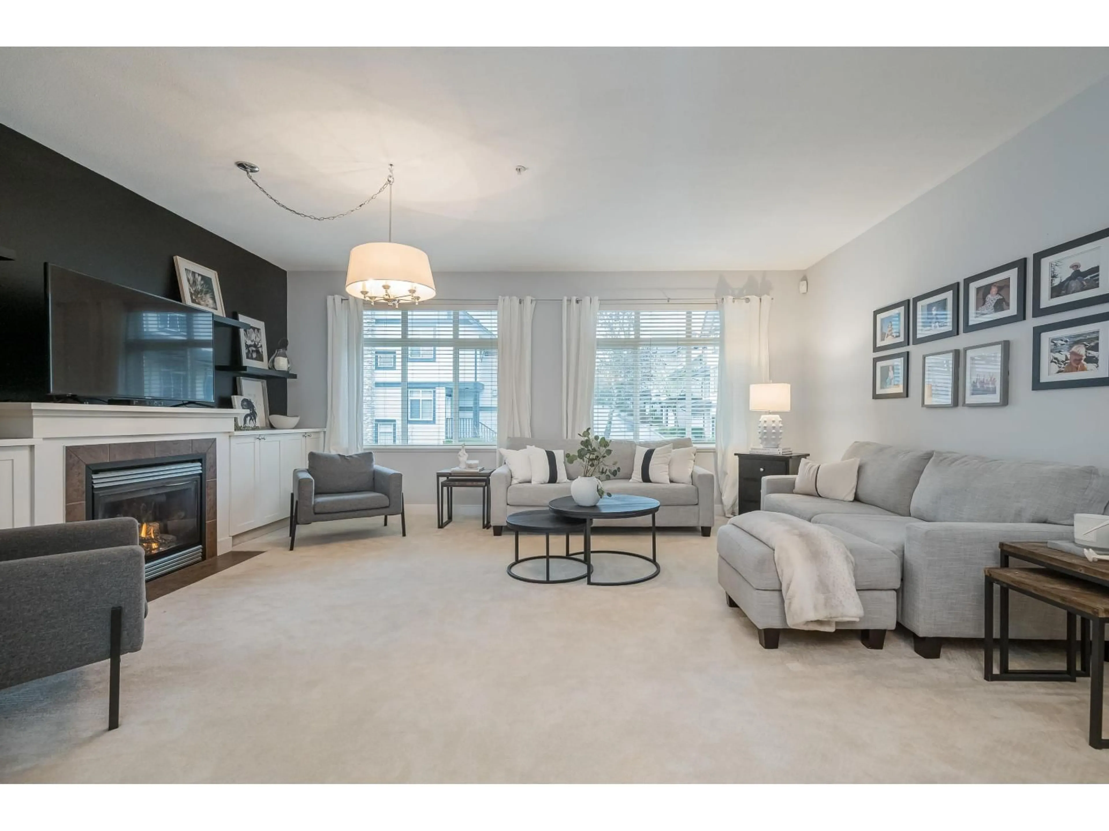 Living room with furniture, unknown for 49 - 19932 70 AVENUE, Langley British Columbia V2Y3C6