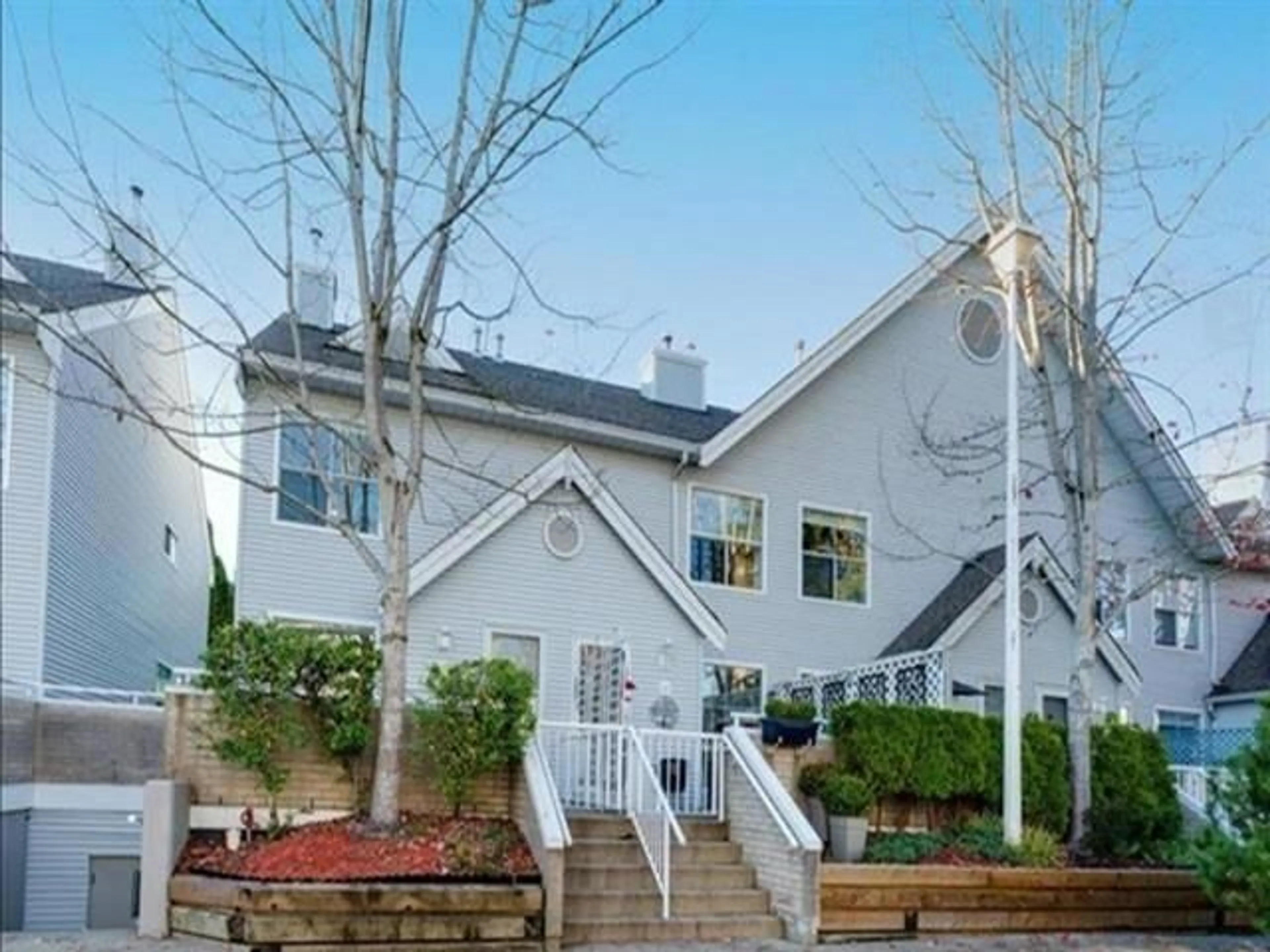 Home with vinyl exterior material, unknown for 28 - 13713 72A AVENUE, Surrey British Columbia V3W1K2