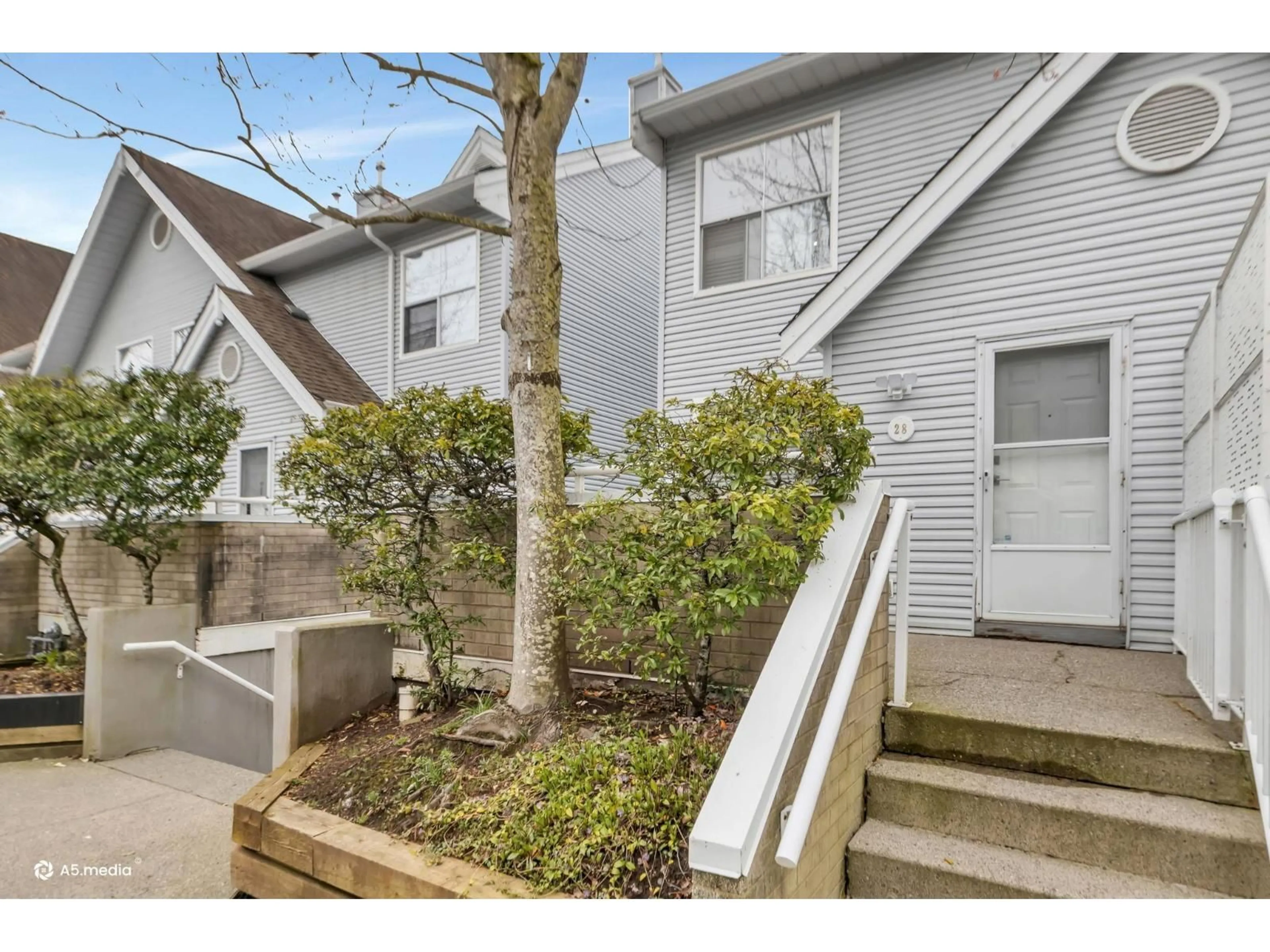 Unknown for 28 - 13713 72A AVENUE, Surrey British Columbia V3W1K2