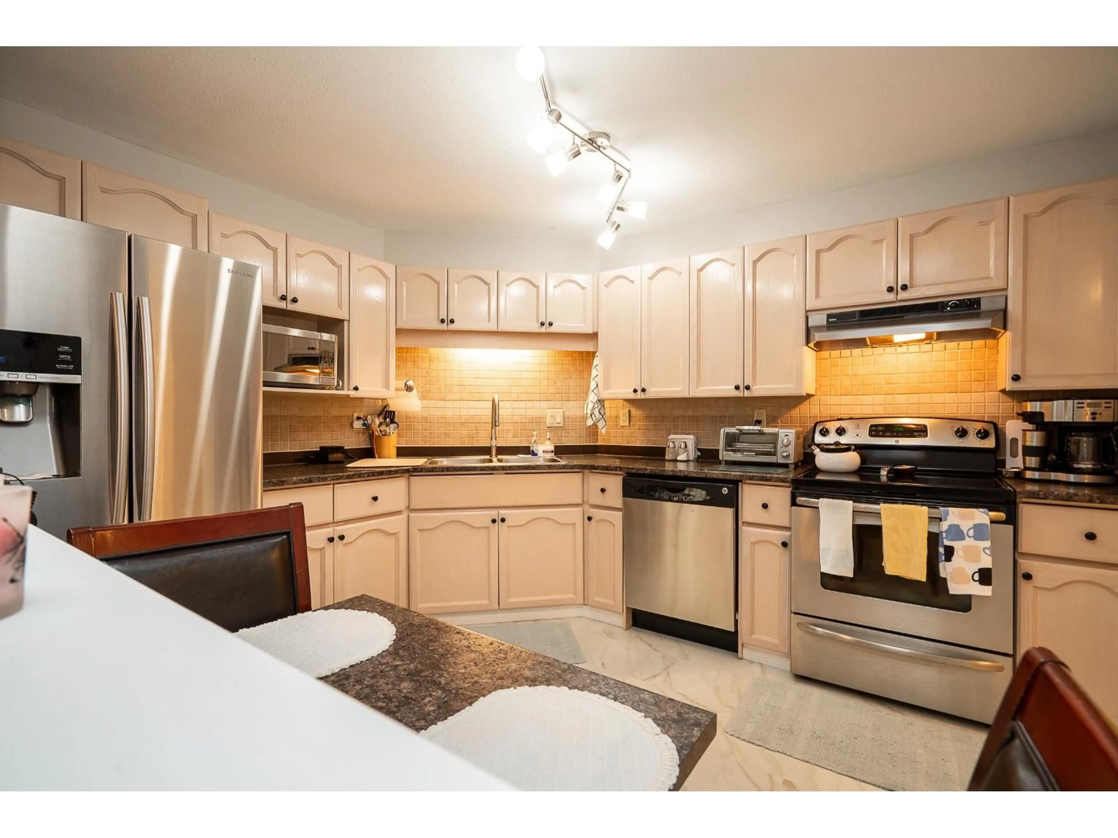 Standard kitchen, unknown for 105 - 2410 EMERSON STREET, Abbotsford British Columbia V2T3J3