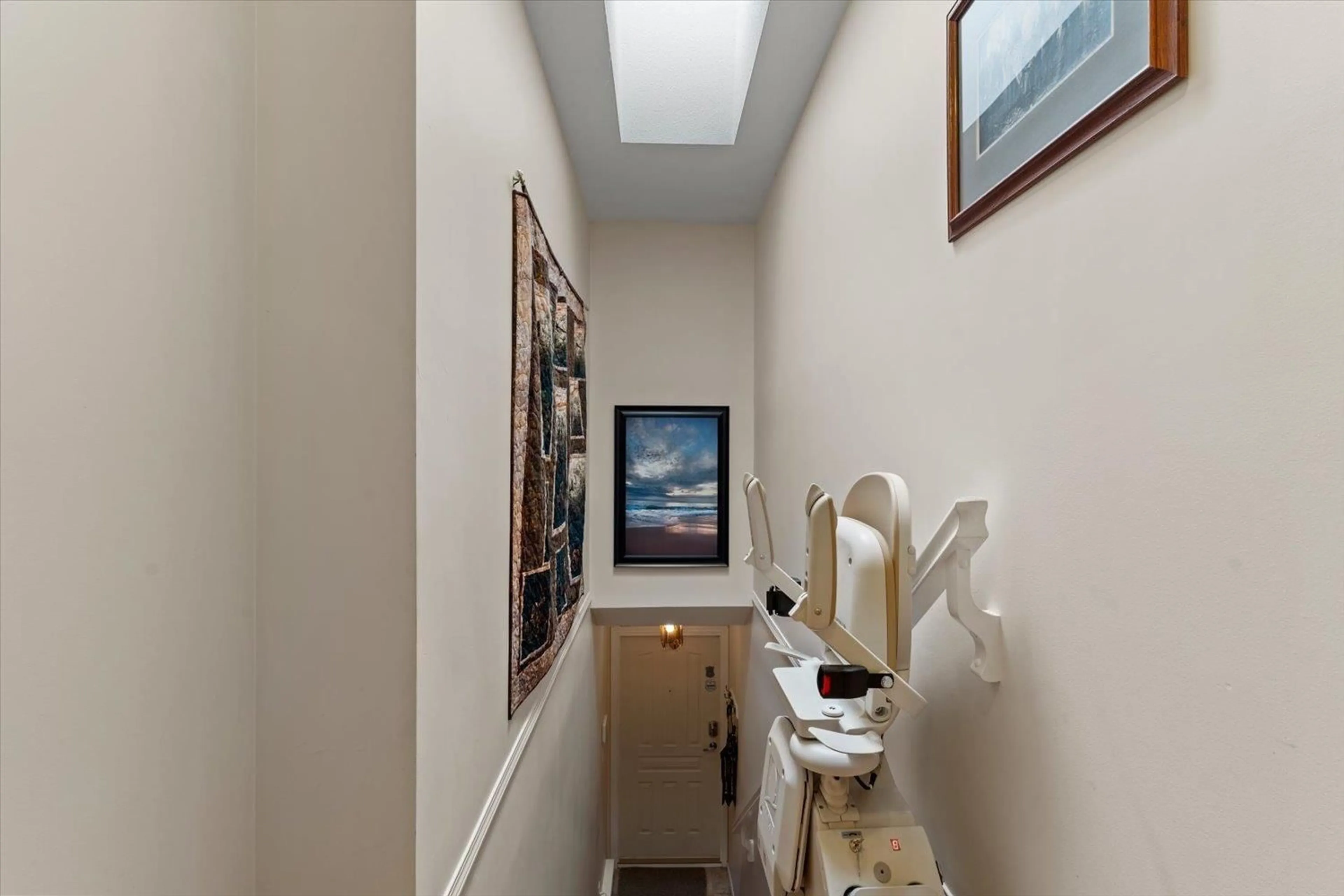 Indoor foyer for 54 - 3110 TRAFALGAR STREET, Abbotsford British Columbia V2S7X7