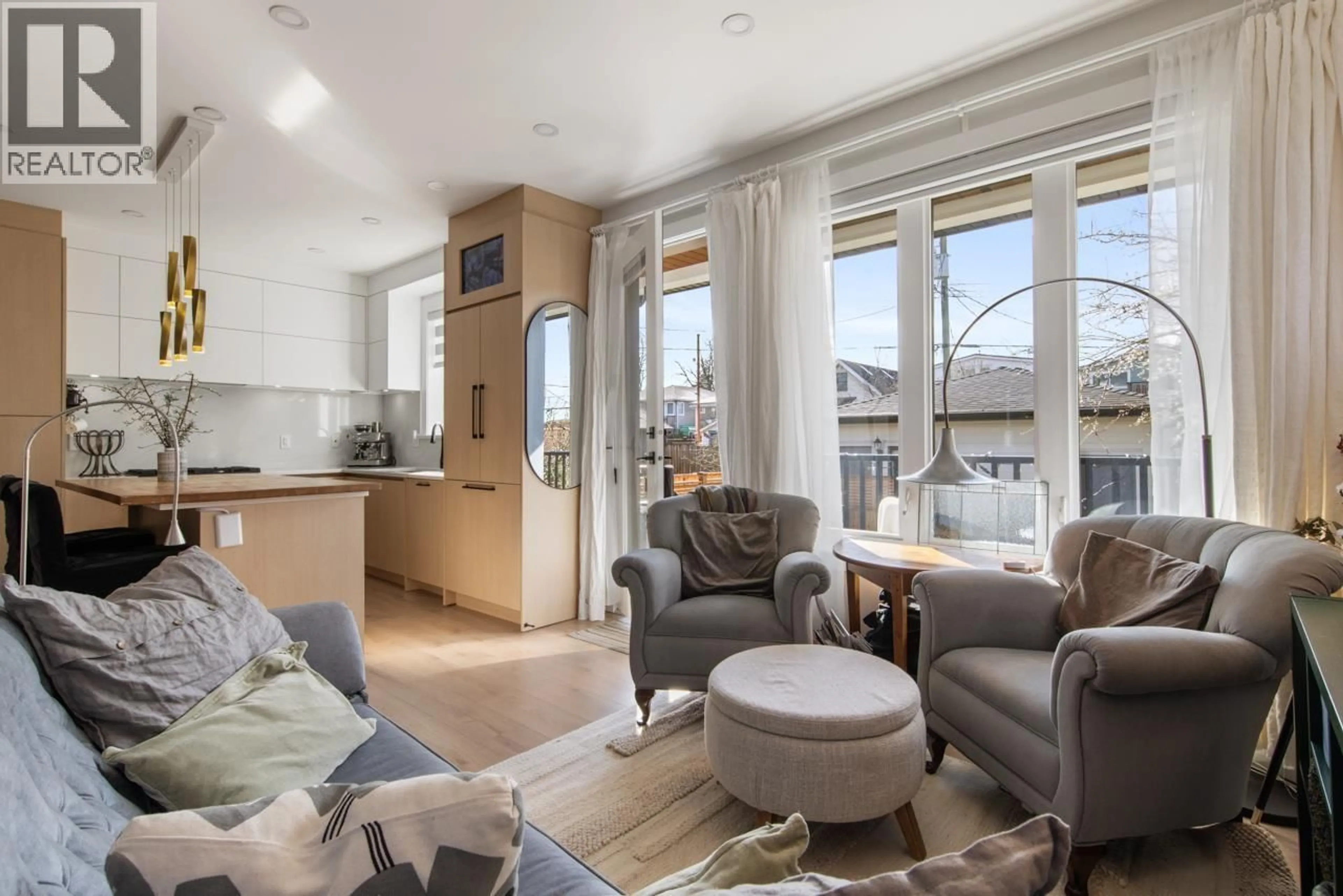 Open concept kitchen, unknown for 2558 DUNDAS STREET, Vancouver British Columbia V5K1P8