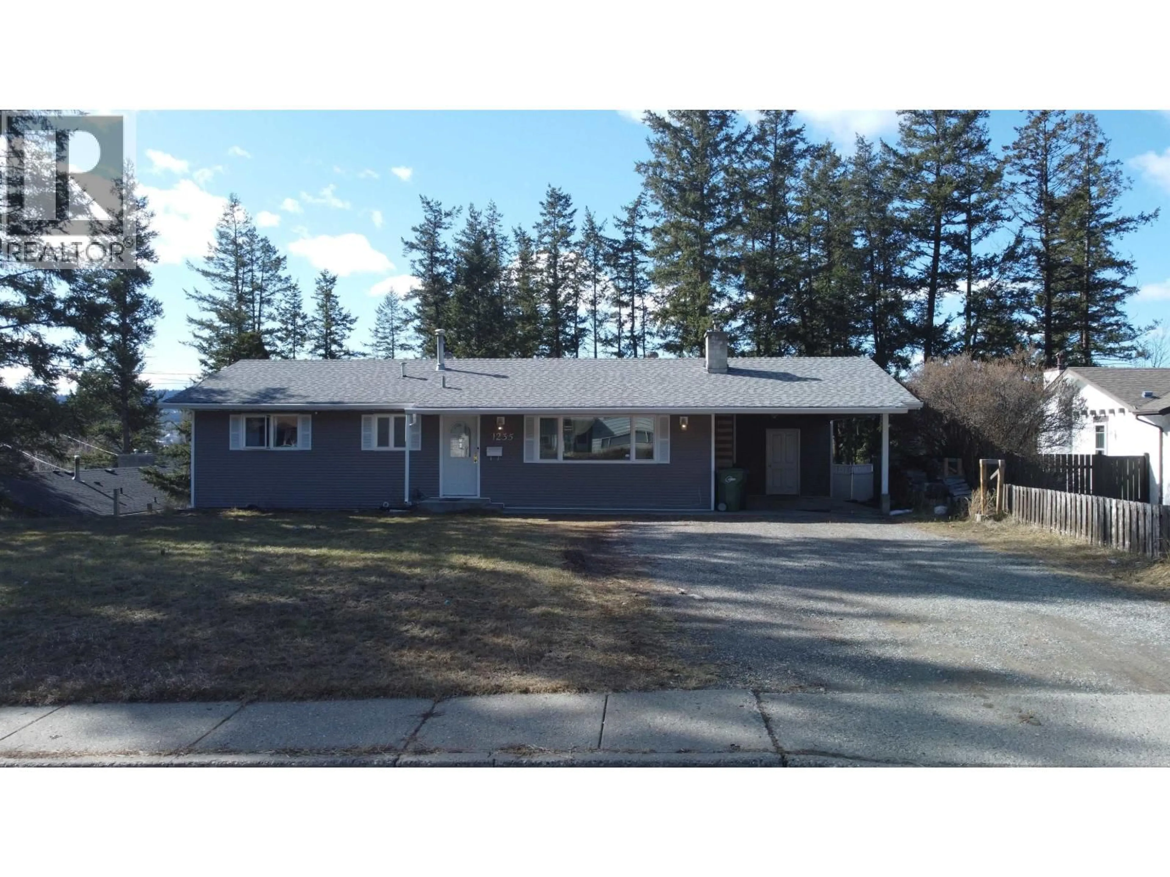 Home with vinyl exterior material, street for 1235 CLARKE AVENUE, Williams Lake British Columbia V2G2N6