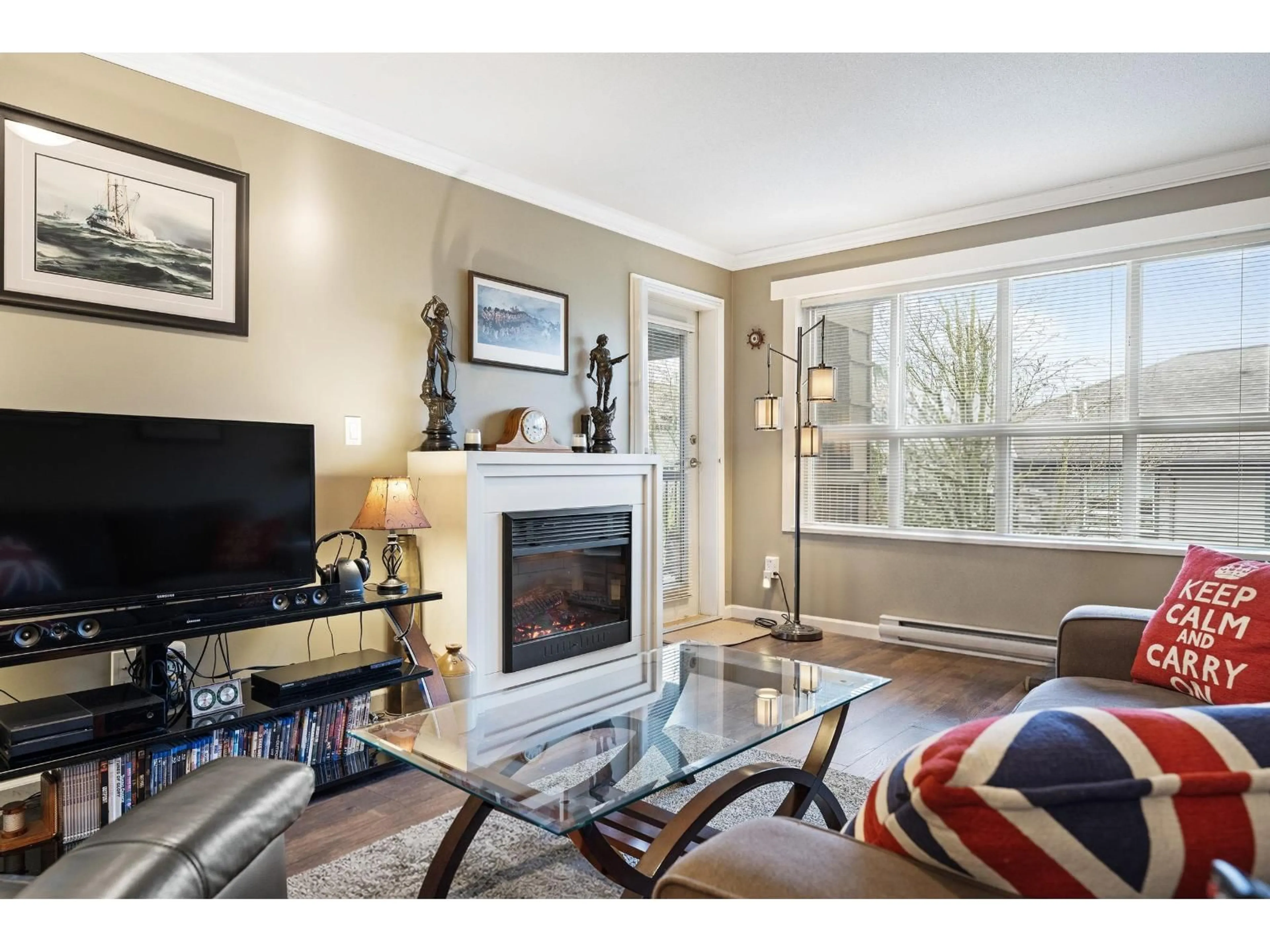 Living room with furniture, wood/laminate floor for 309 - 6815 188 STREET, Surrey British Columbia V4N0Z8