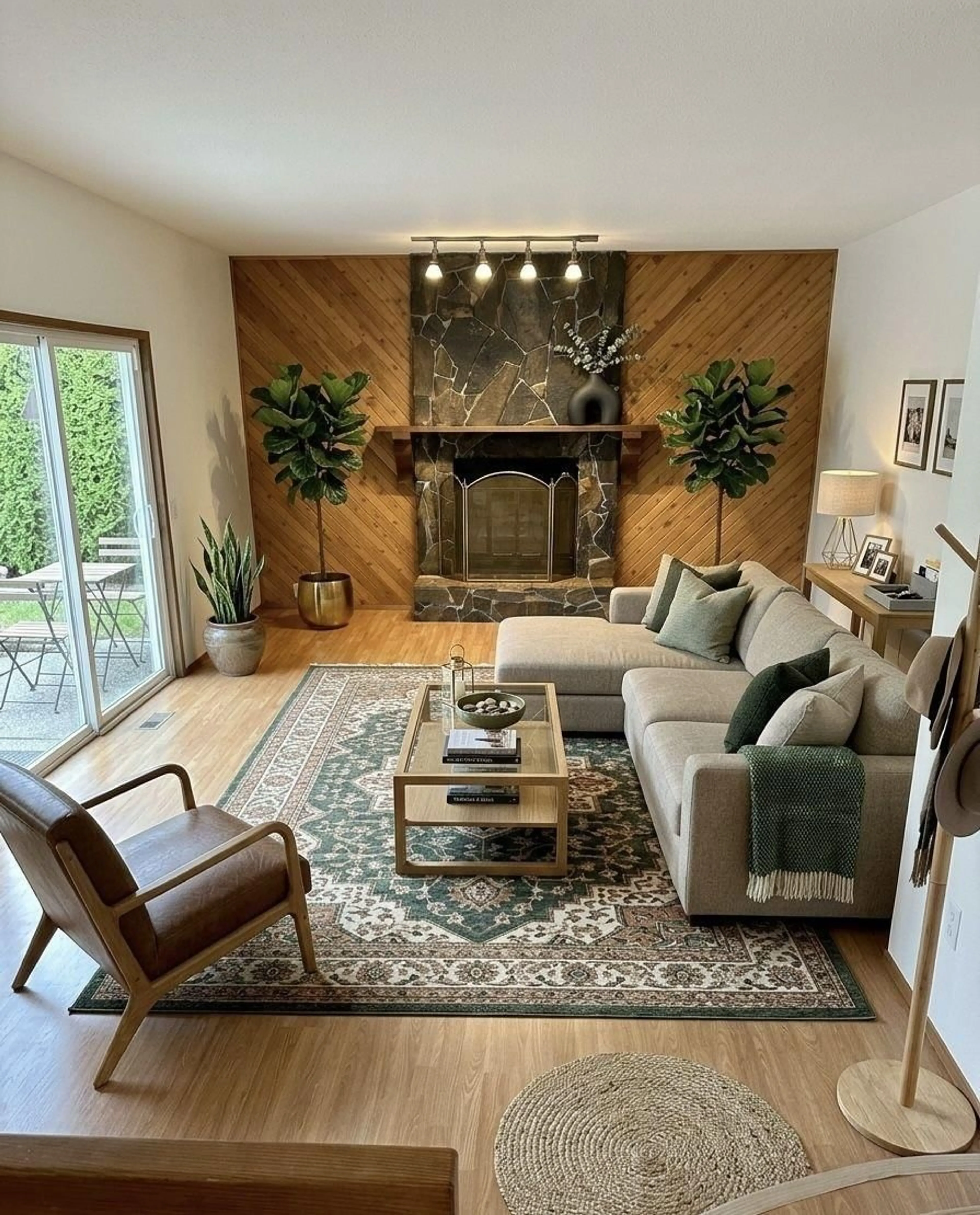 Living room with furniture, wood/laminate floor for 1615 141B STREET, Surrey British Columbia V4A6N9