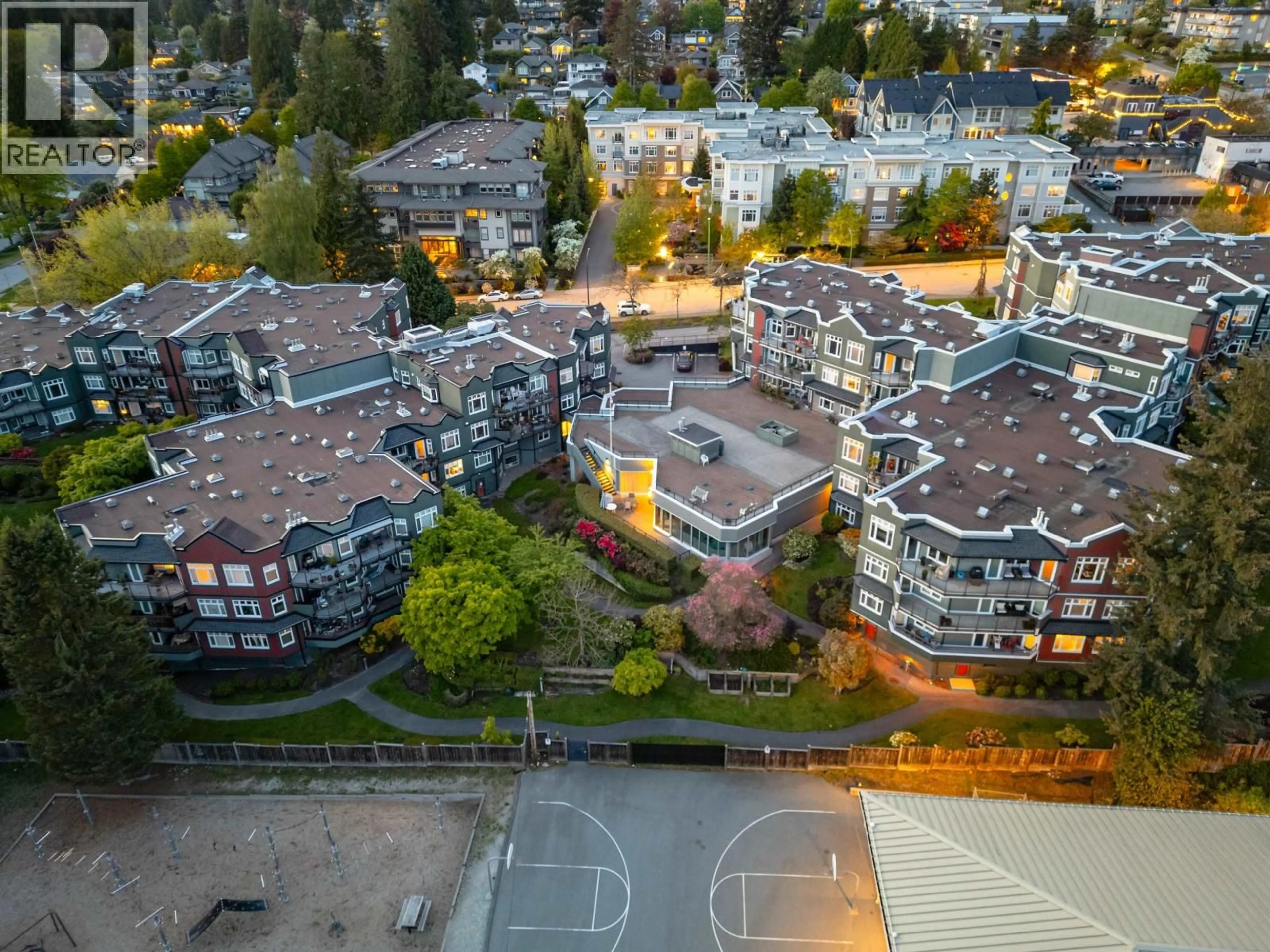 A pic from outside/outdoor area/front of a property/back of a property/a pic from drone, city buildings view from balcony for 507 - 2800 CHESTERFIELD AVENUE, North Vancouver British Columbia V7N4M1