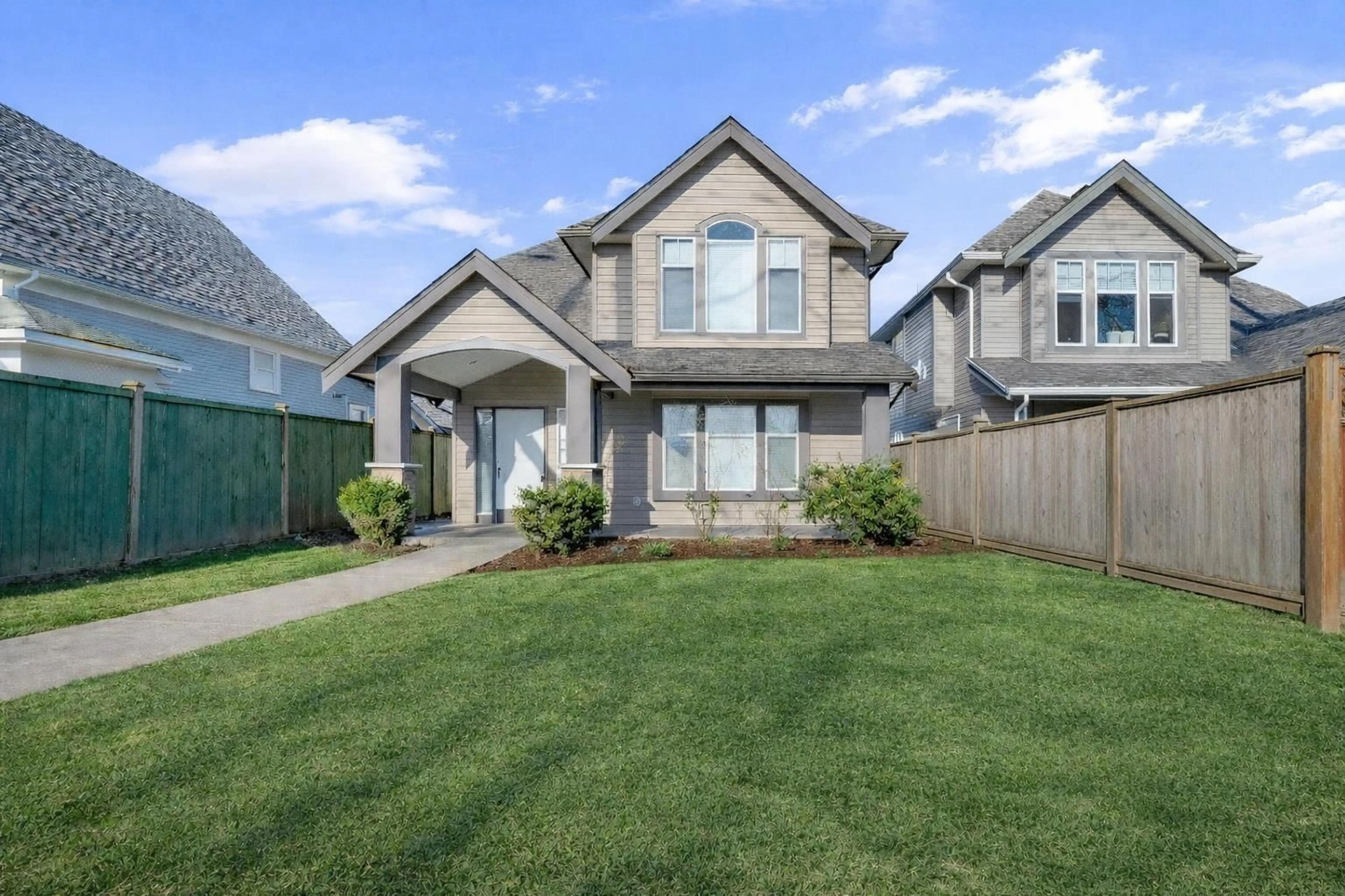 Home with vinyl exterior material, street for 46151 THIRD AVENUE, Chilliwack British Columbia V2P1R7